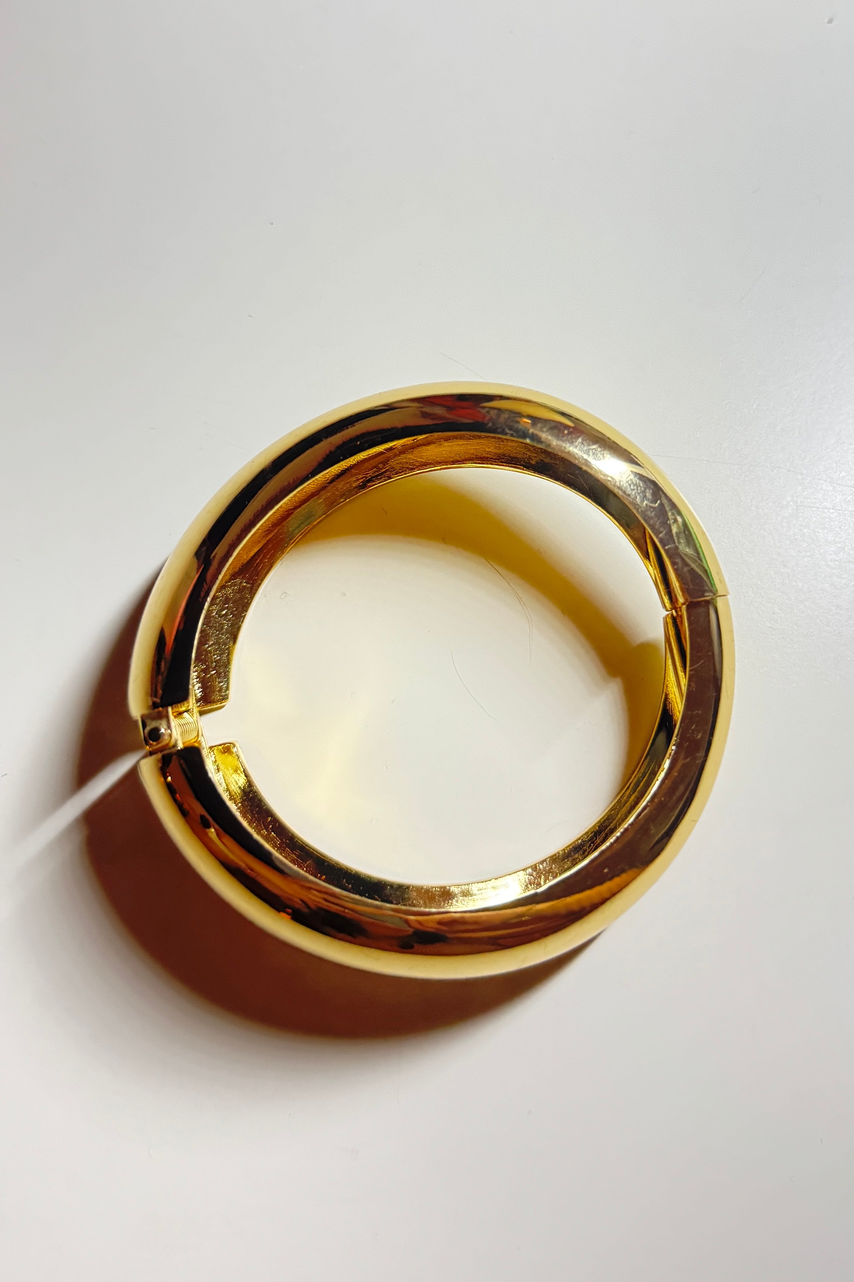 GOLD STATEMENT BRACELET