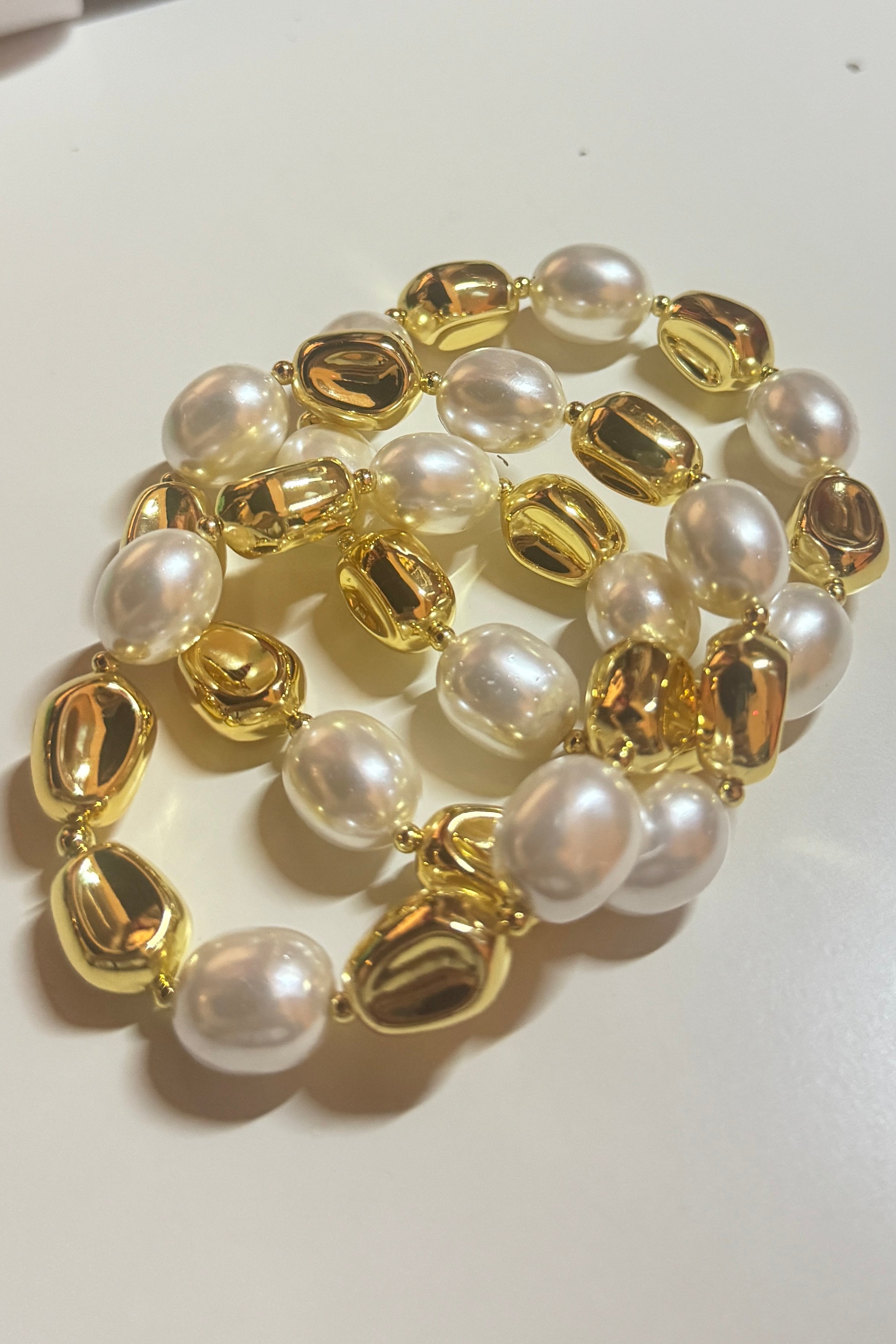 PEARLS AND GOLD BRACELET