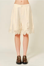LACE BLOOM BERMUDAS