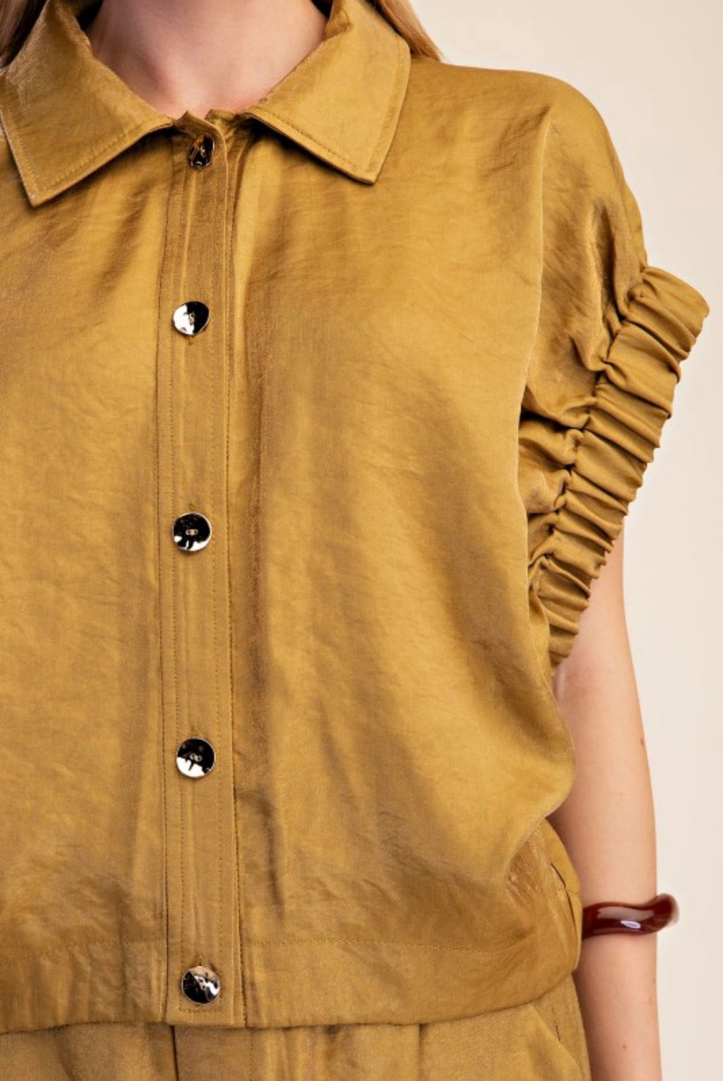 RUFFLE SLEEVE BUTTON-UP BLOUSE