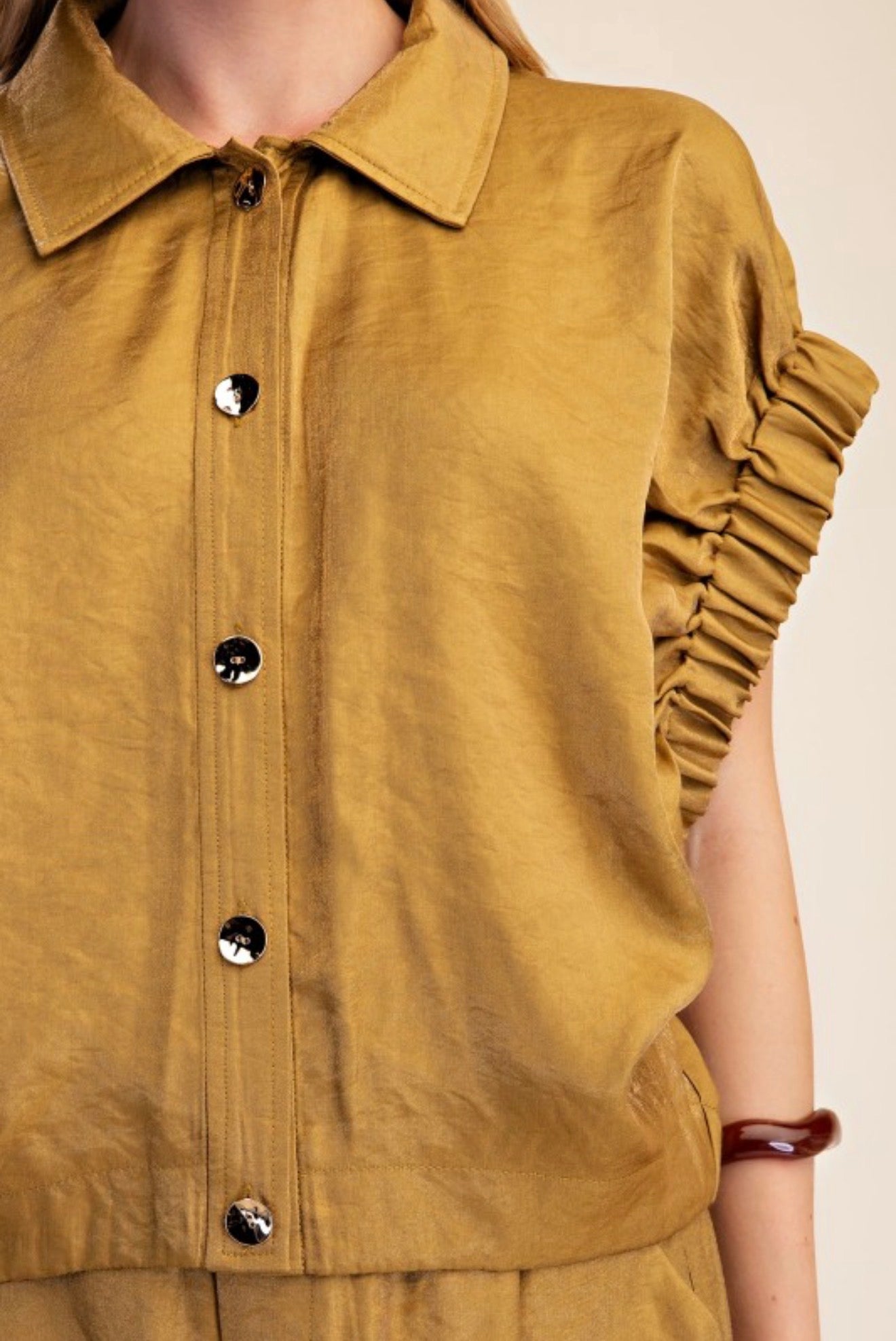 RUFFLE SLEEVE BUTTON-UP BLOUSE