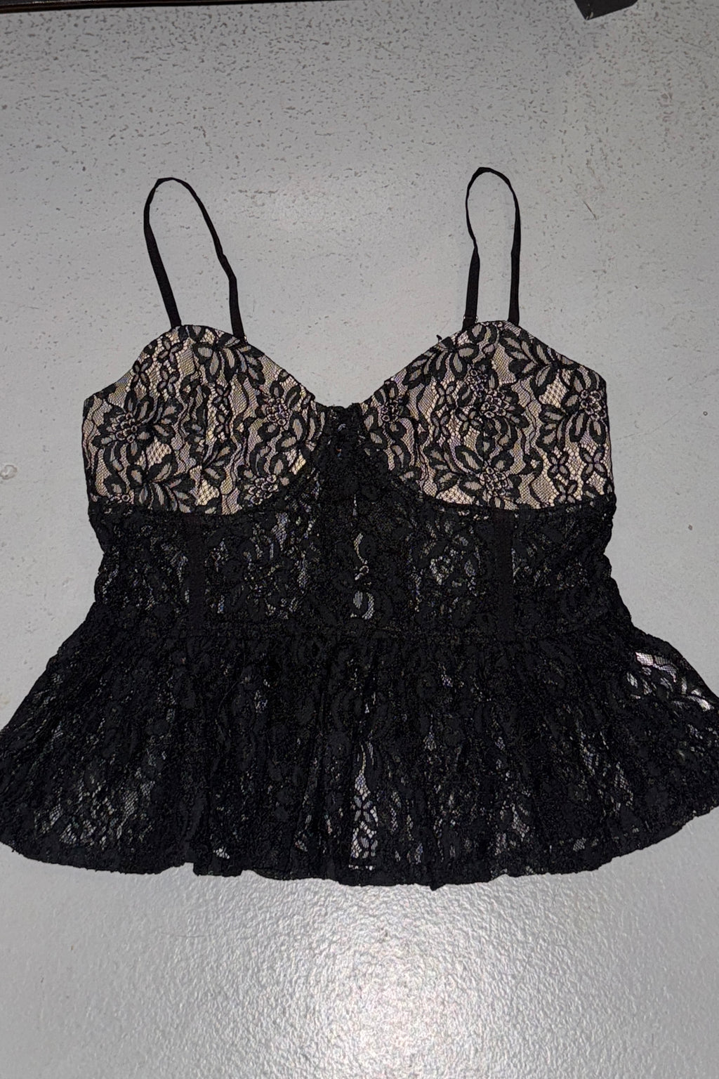 CUTEST ENCAJE TOP