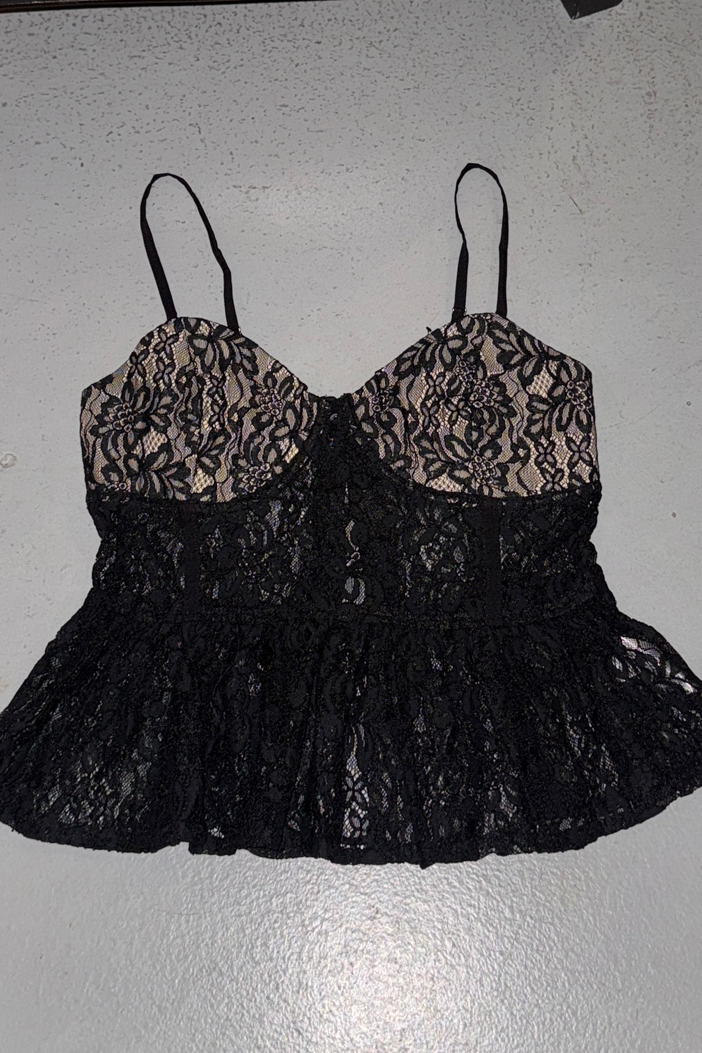 CUTEST ENCAJE TOP