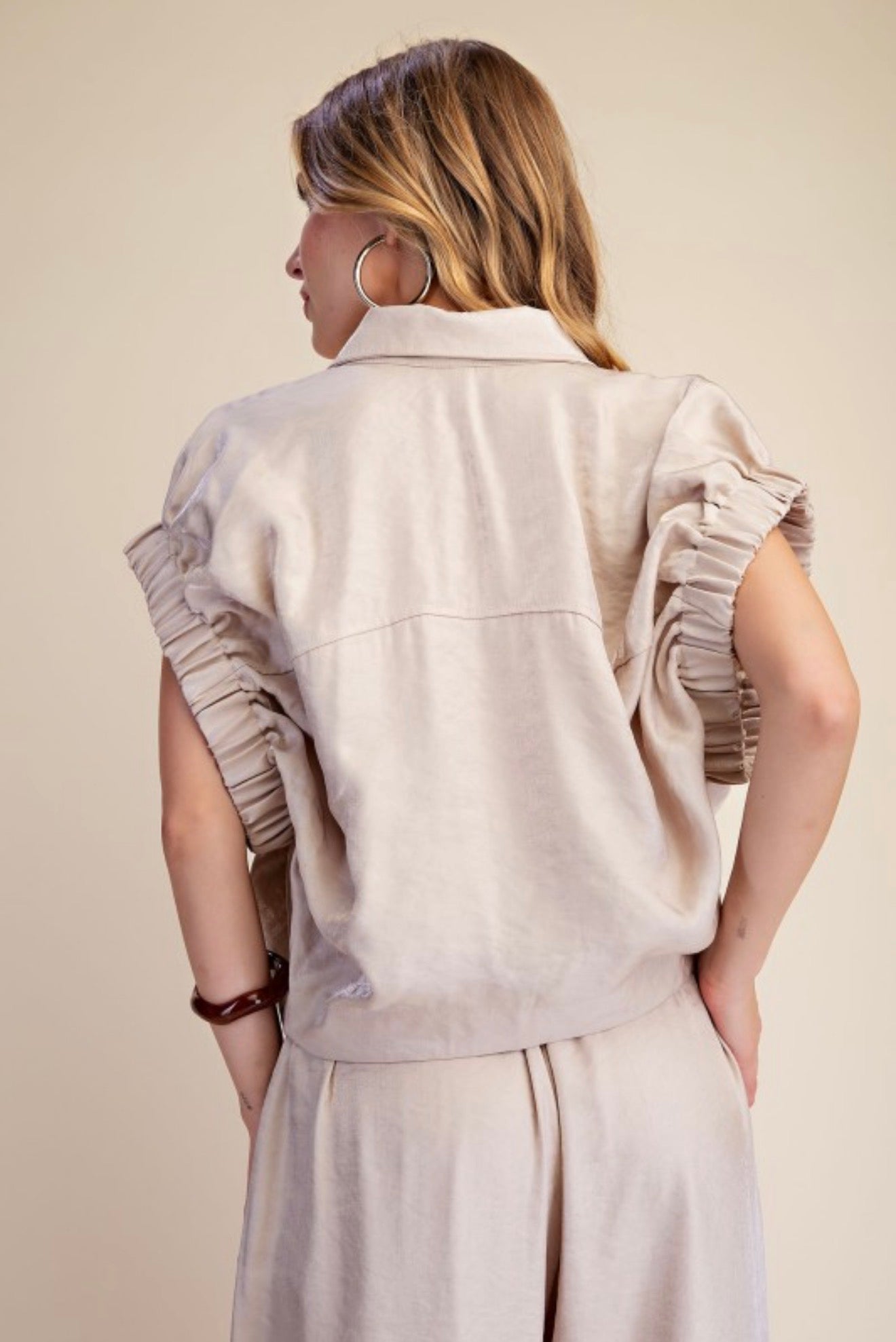 RUFFLE SLEEVE BUTTON-UP BLOUSE