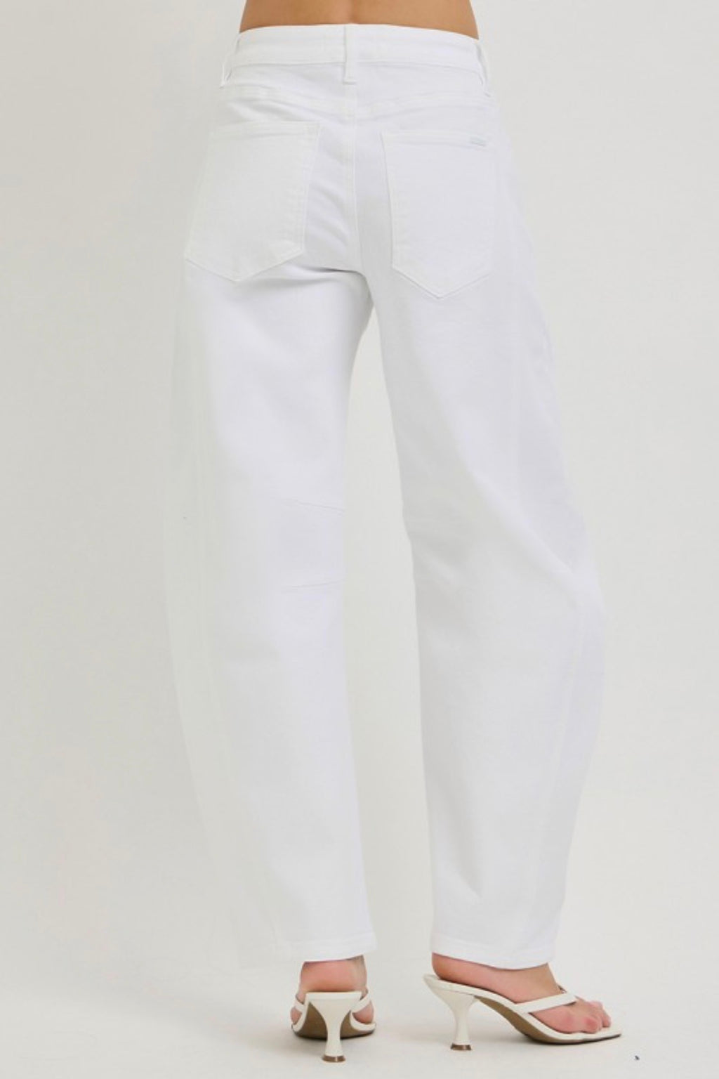 HIGH-RISE WHITE BARREL JEANS
