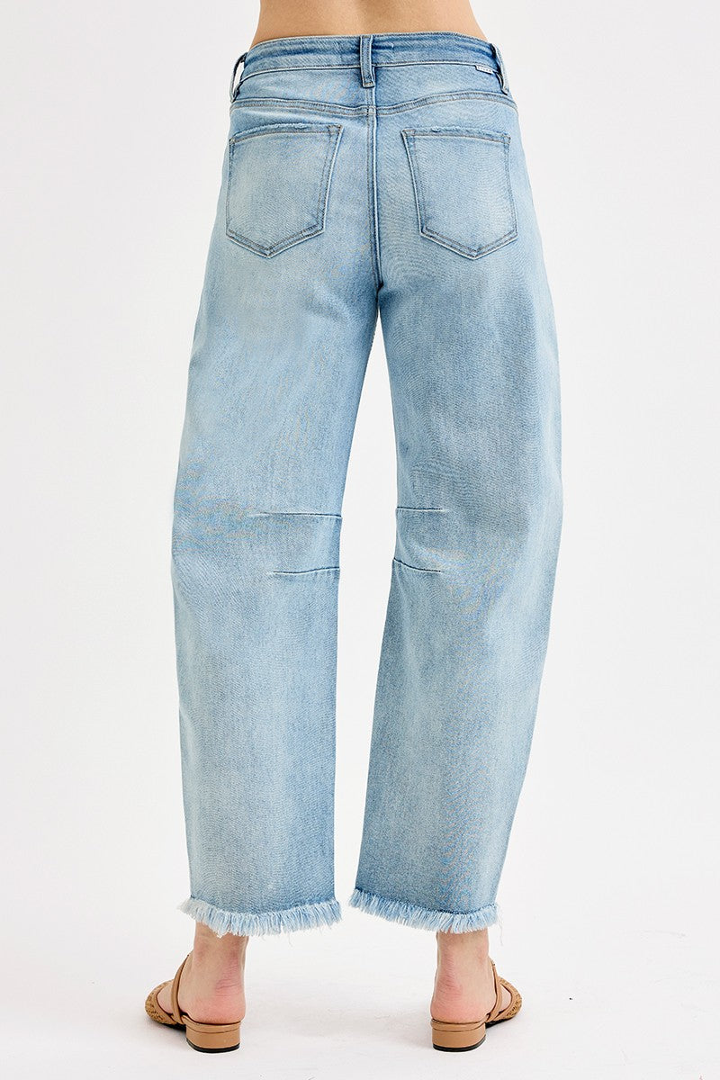 VERÓNICA FIT CROP BARREL JEAN