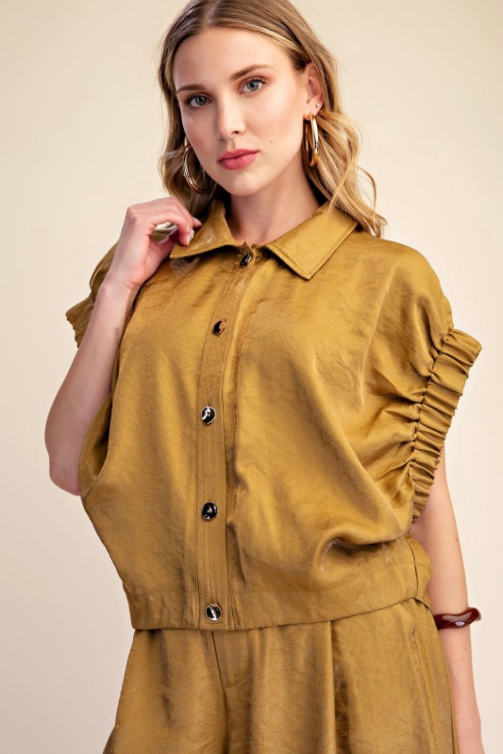 RUFFLE SLEEVE BUTTON-UP BLOUSE