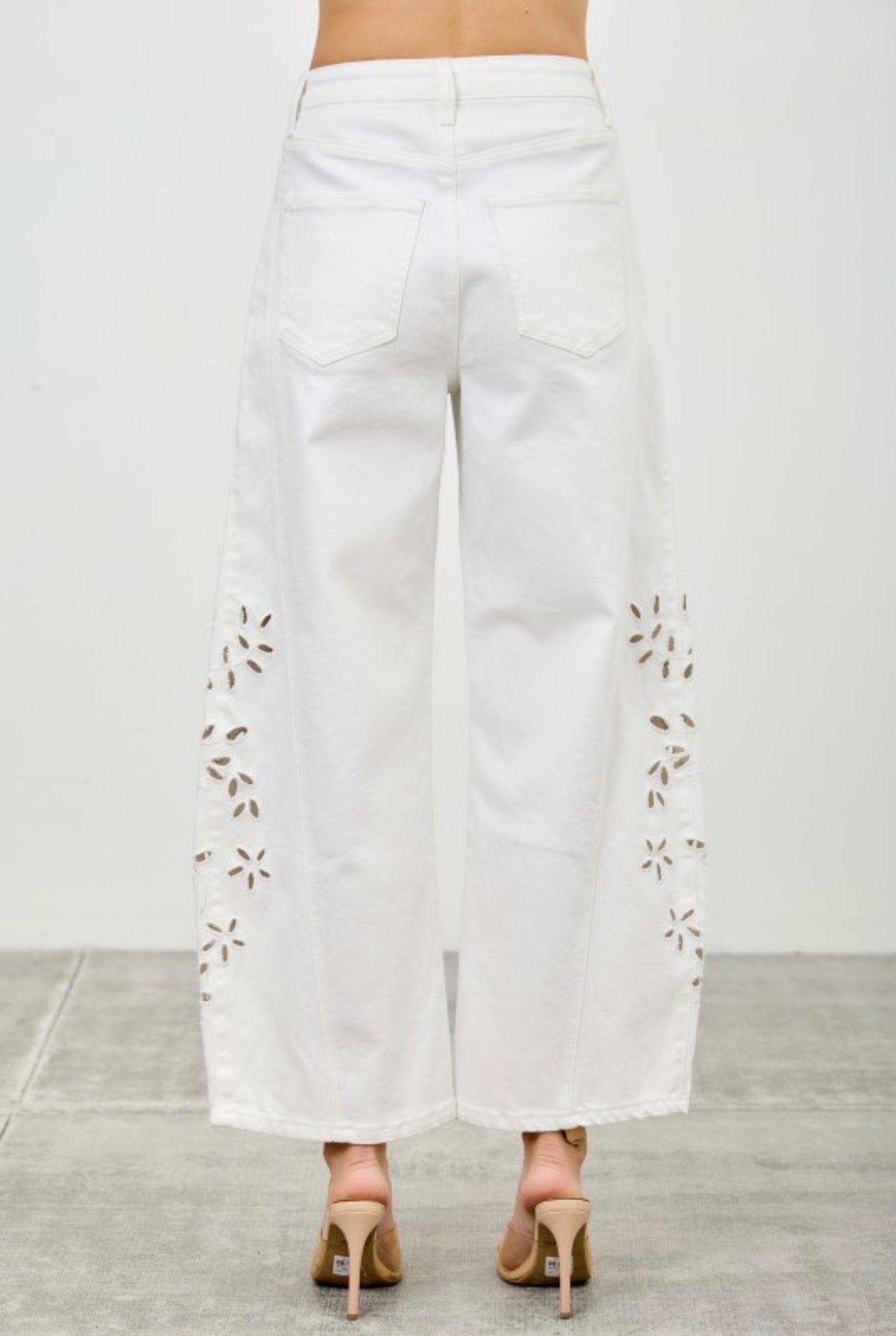 BARREL EYELET JEANS