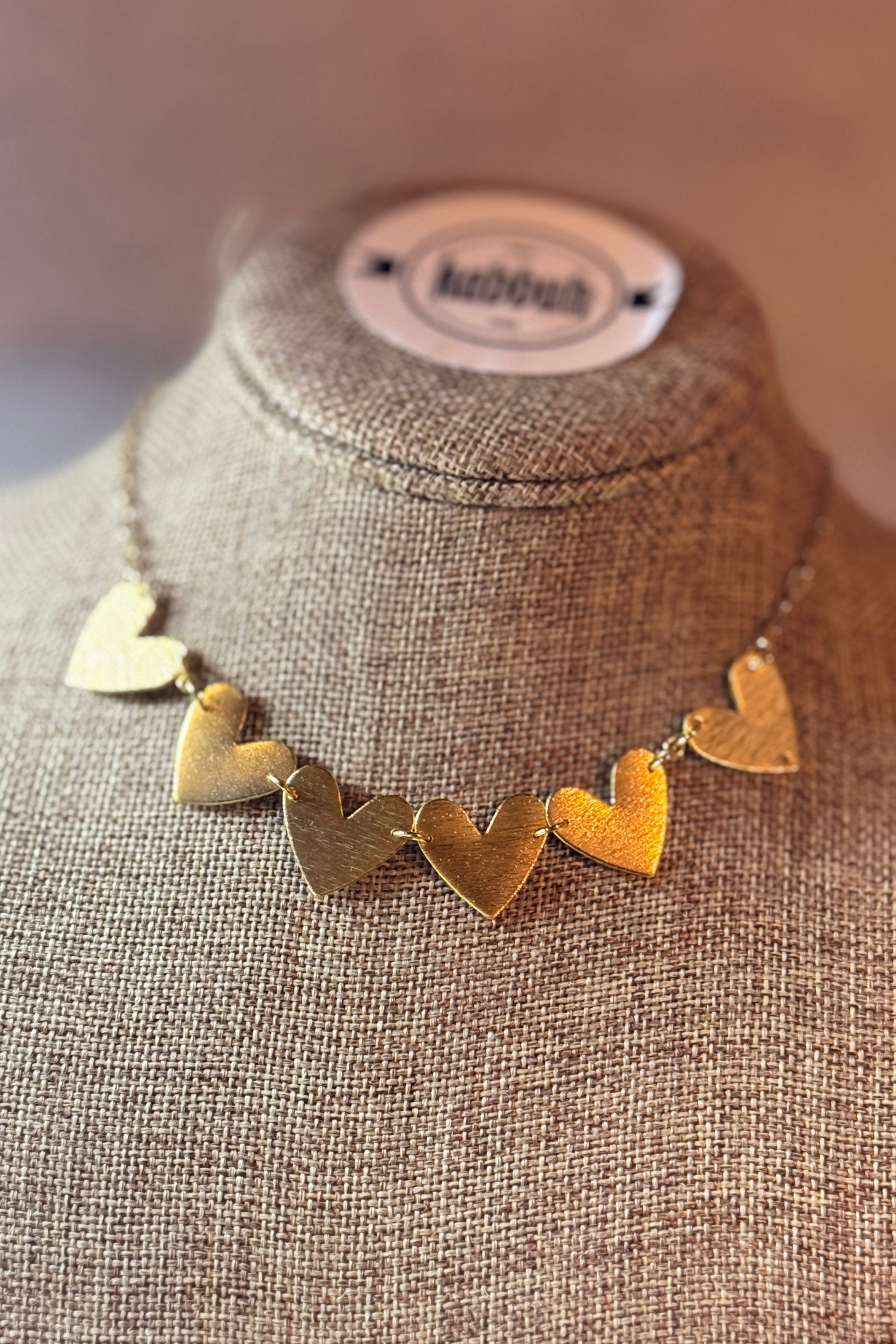 HUG HEART NECKLACE