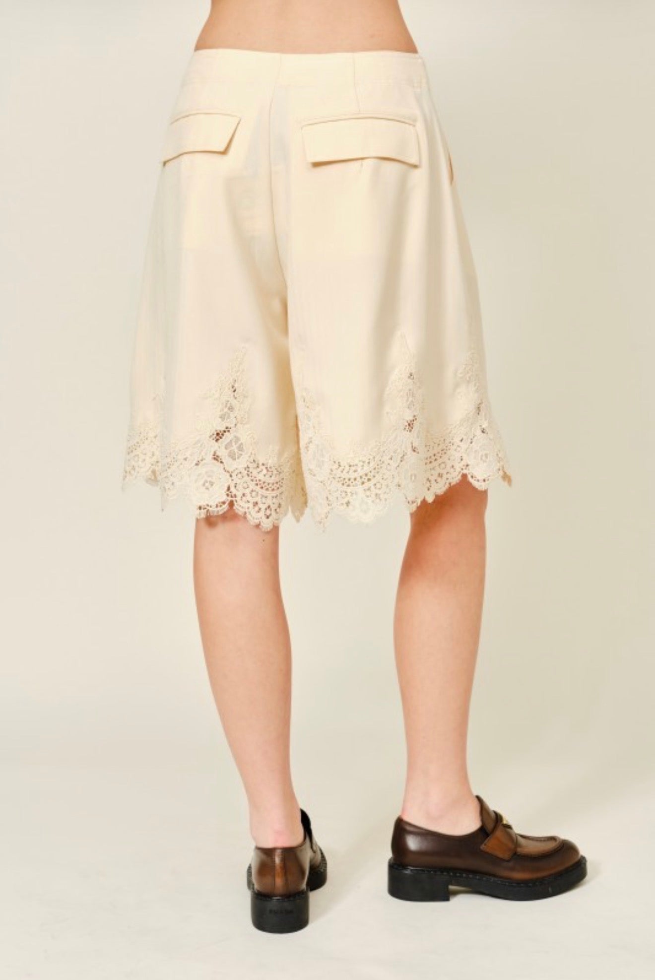 LACE BLOOM BERMUDAS
