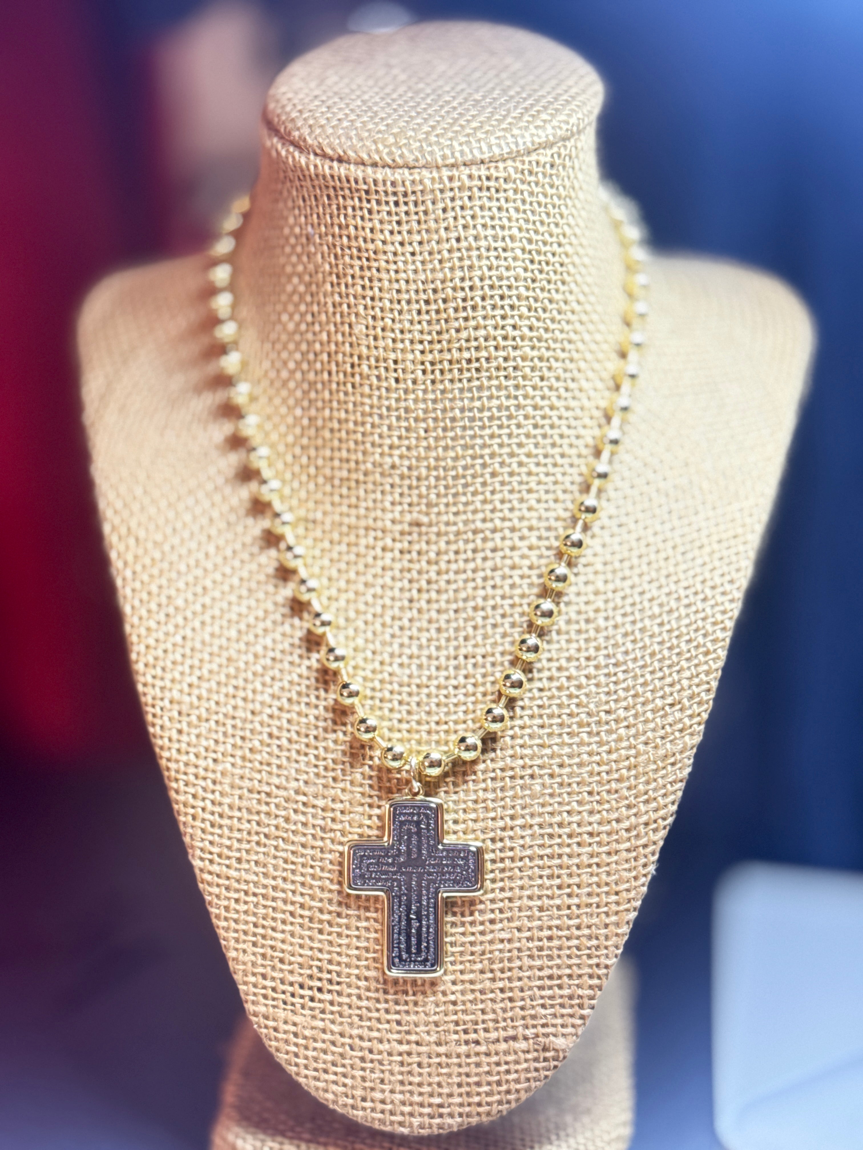 PADRE NUESTRO MÉDIUM CRUZ NECKLACE