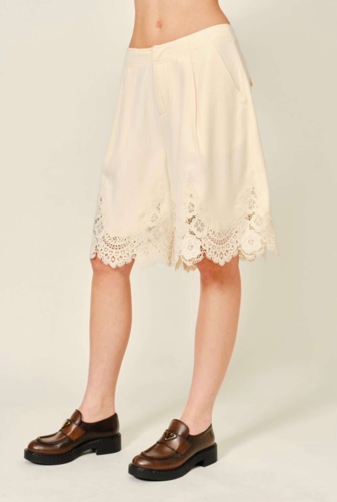 LACE BLOOM BERMUDAS