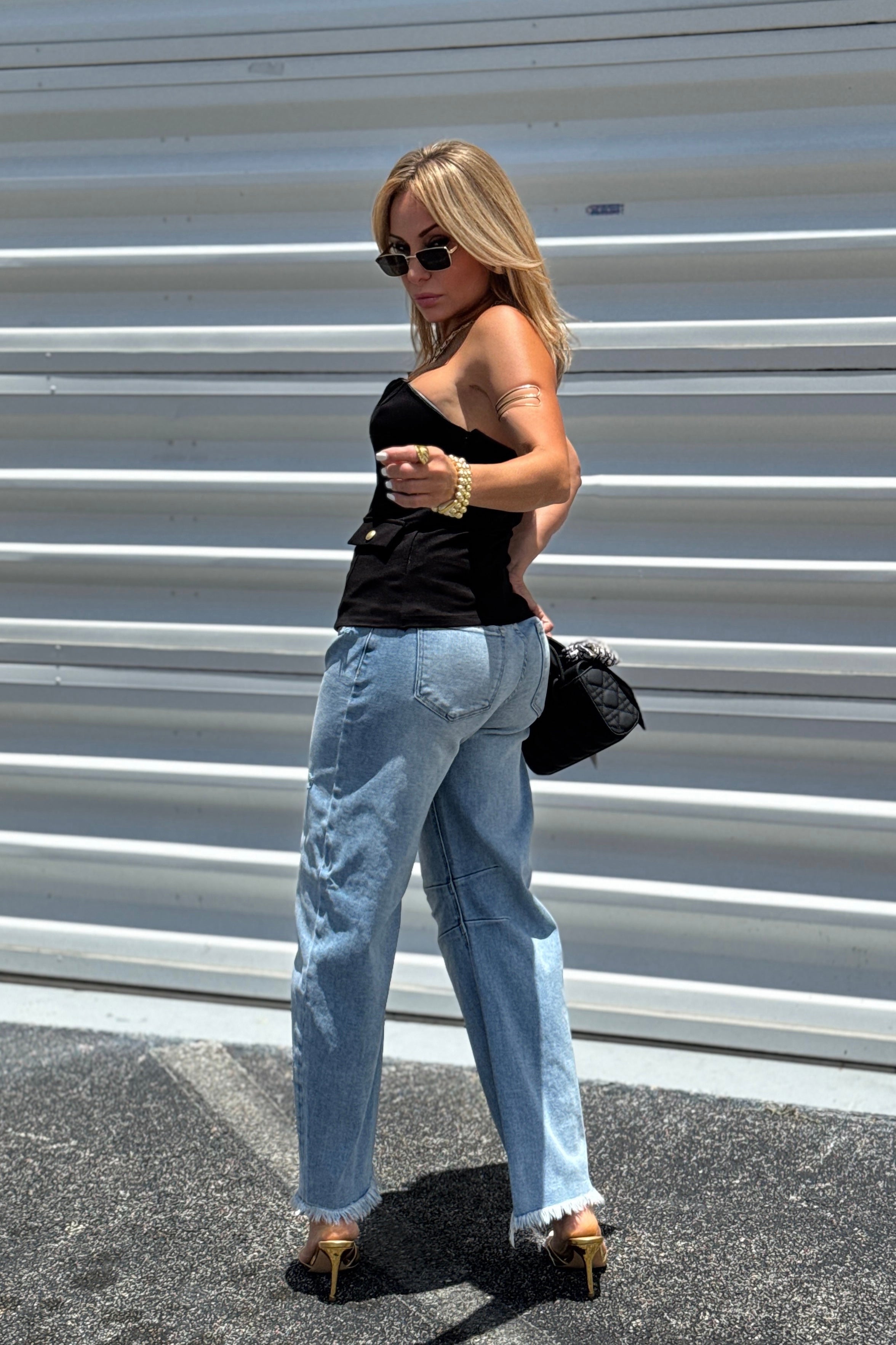VERÓNICA FIT CROP BARREL JEAN