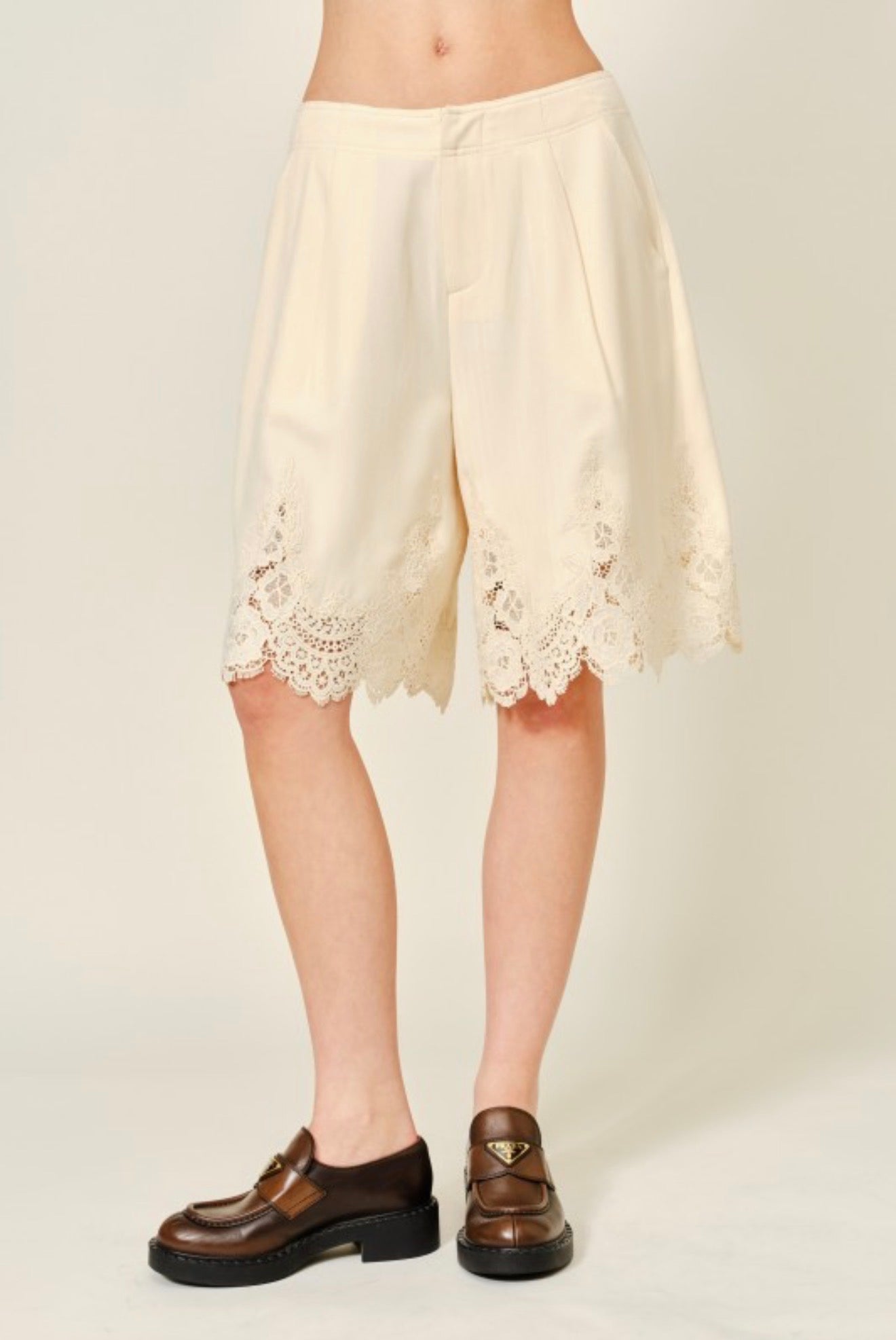 LACE BLOOM BERMUDAS