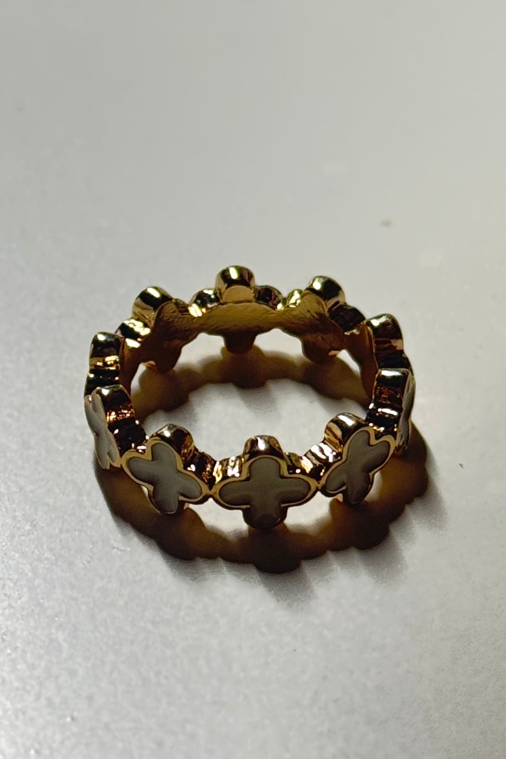 WHITE FLOWER RING