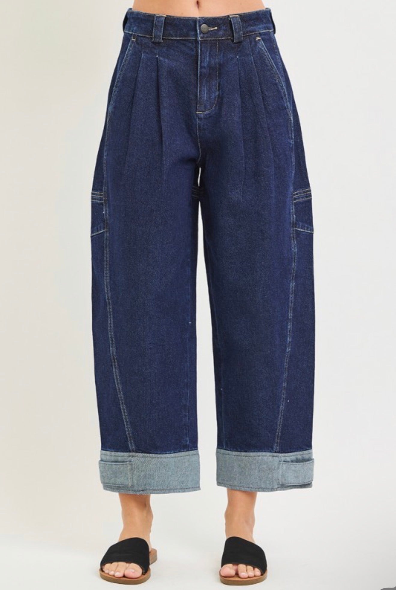 PLEATED BARREL CUFF JEANS