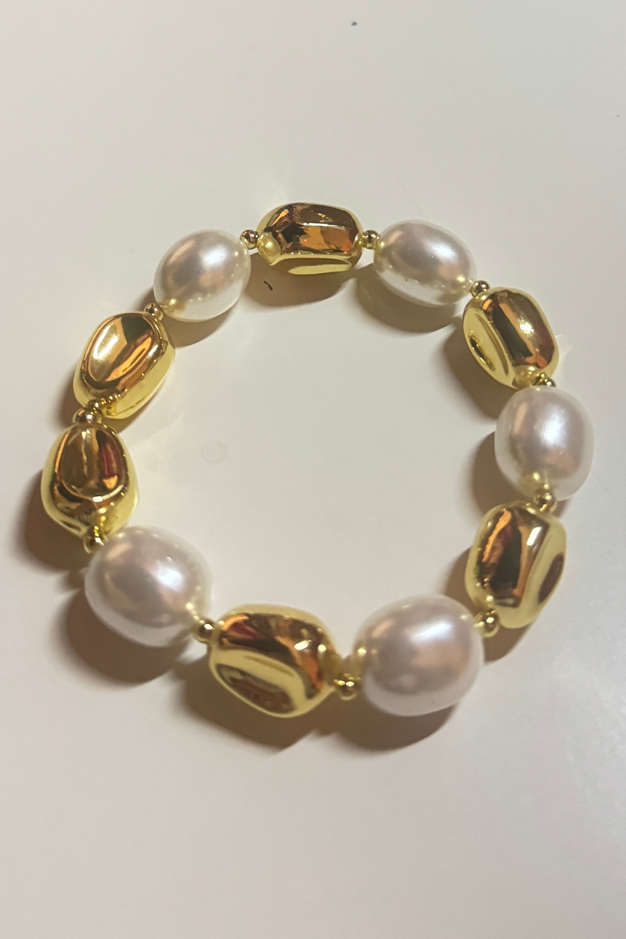PEARLS AND GOLD BRACELET