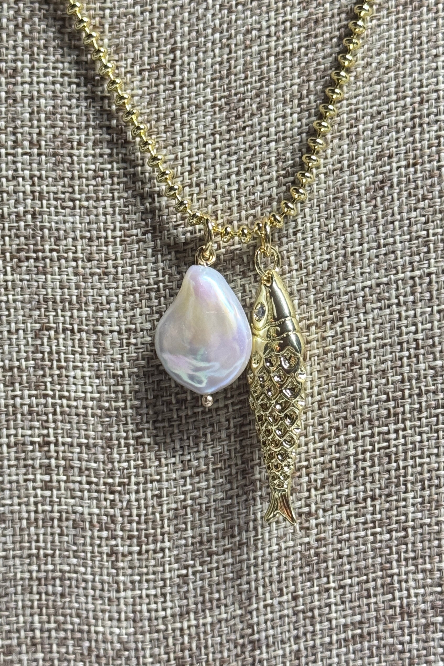 FISH AND PEARL ABSTRACT NECKLACE