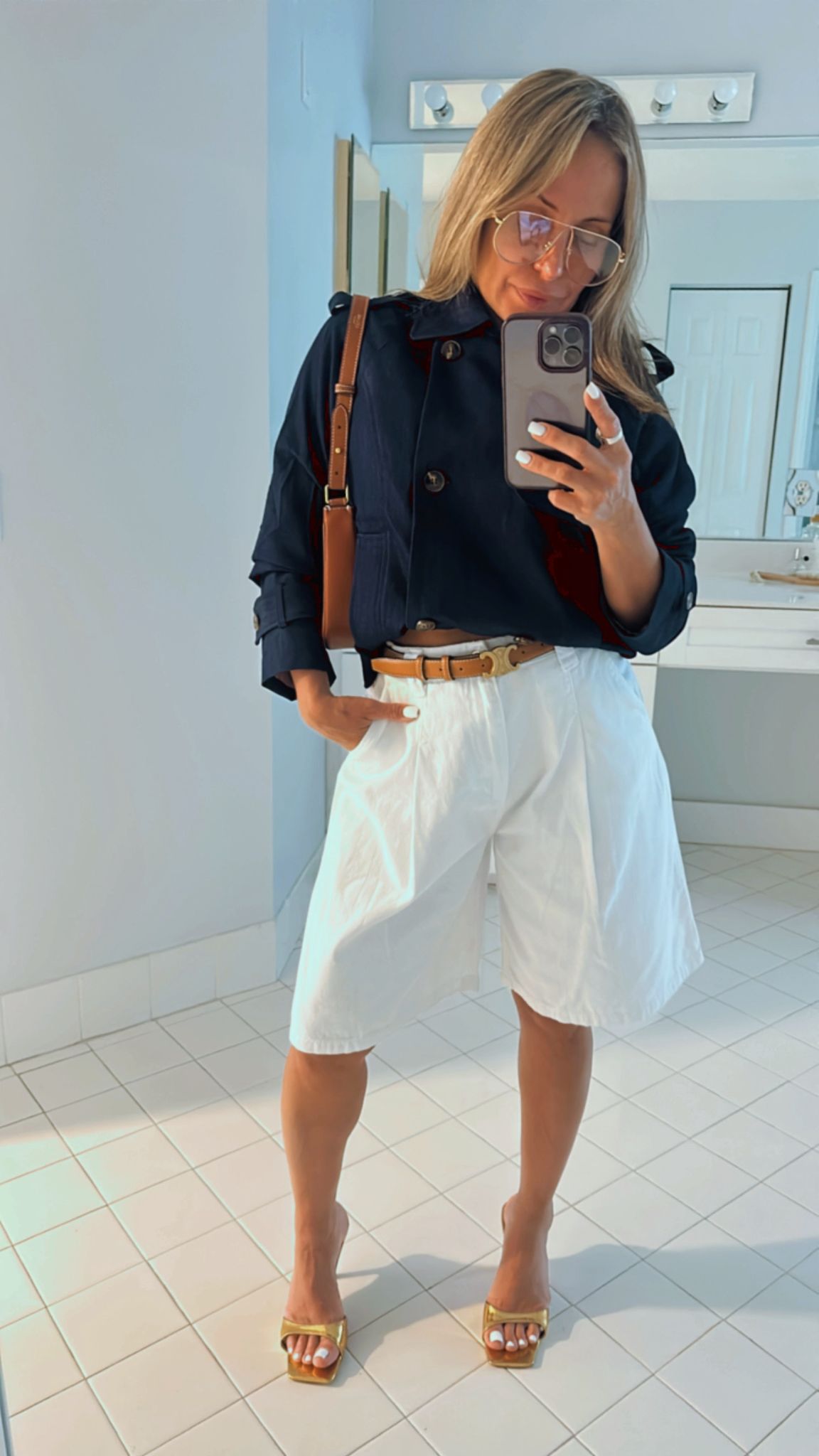 WHITE BASIC BERMUDA SHORT