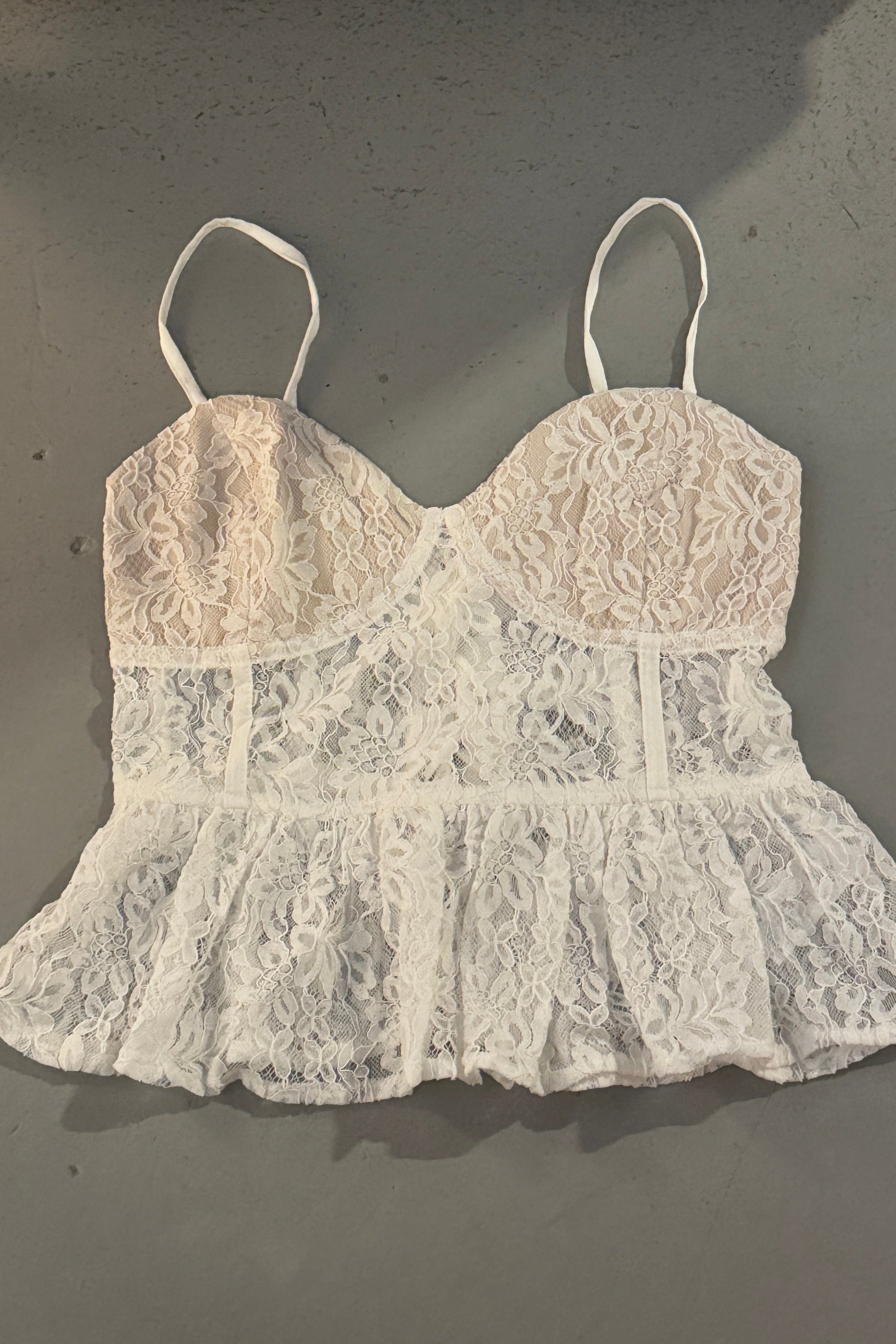 CUTEST ENCAJE TOP