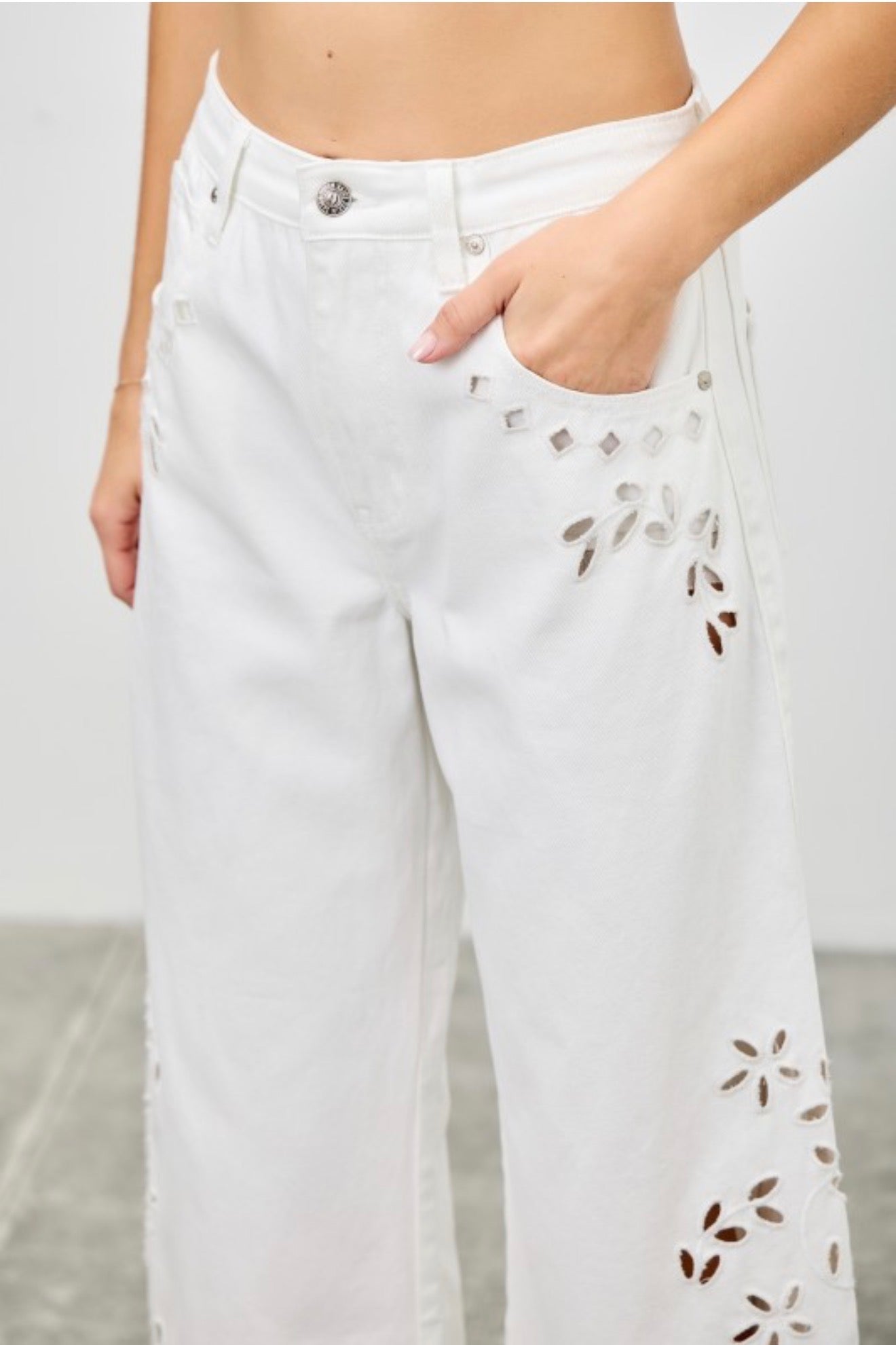 BARREL EYELET JEANS