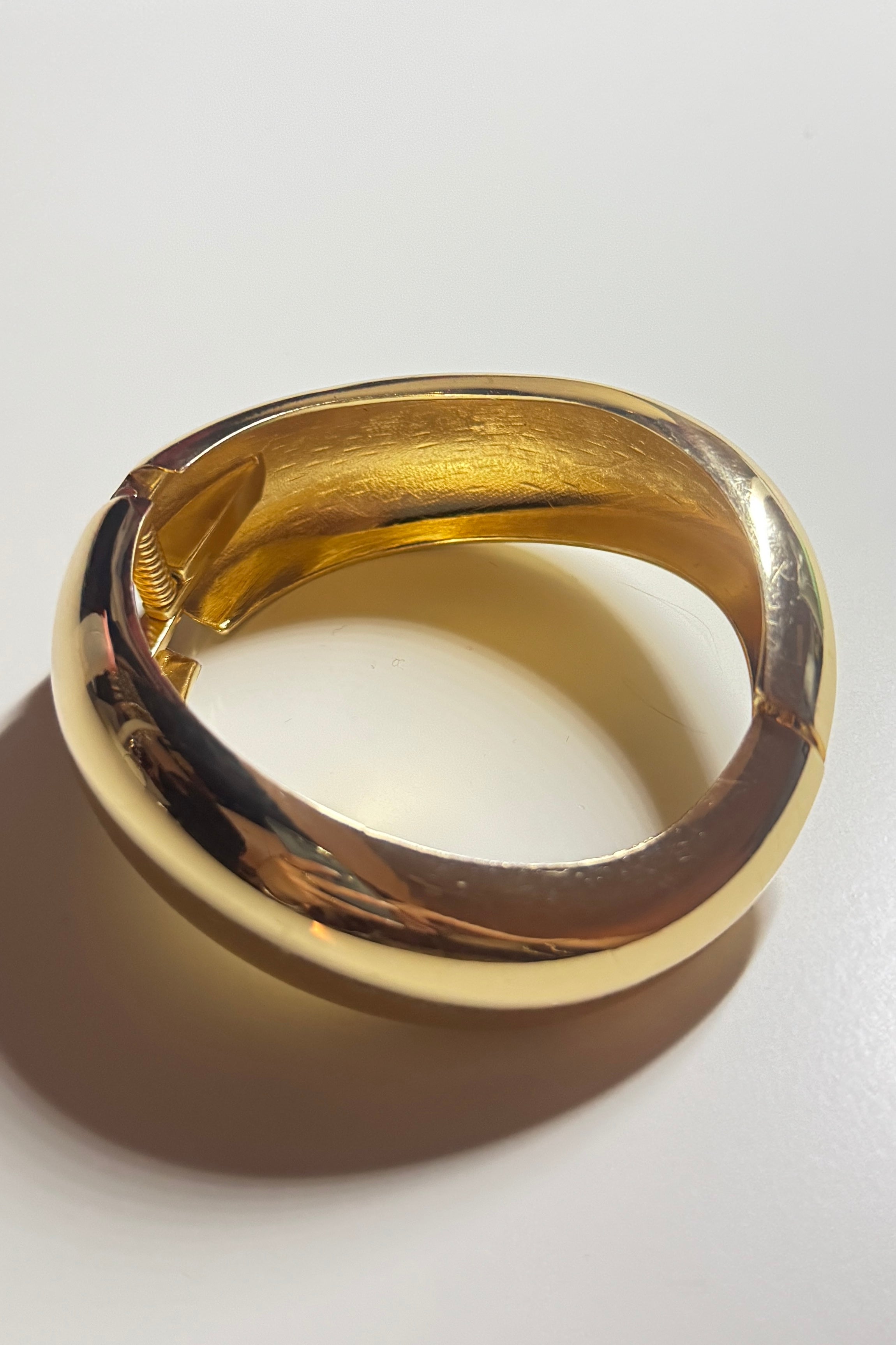 GOLD STATEMENT BRACELET