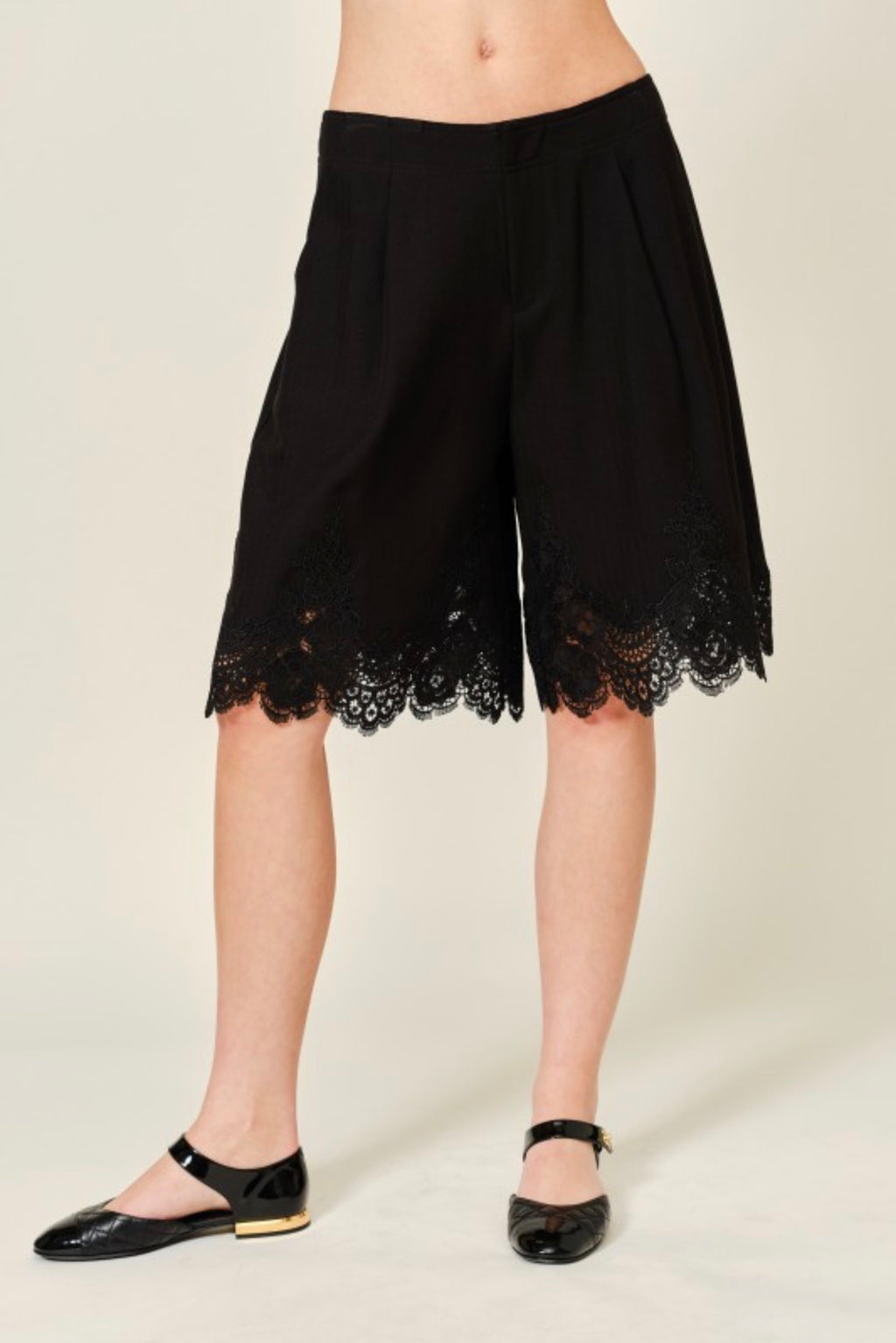 LACE BLOOM BERMUDAS