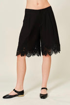 LACE BLOOM BERMUDAS