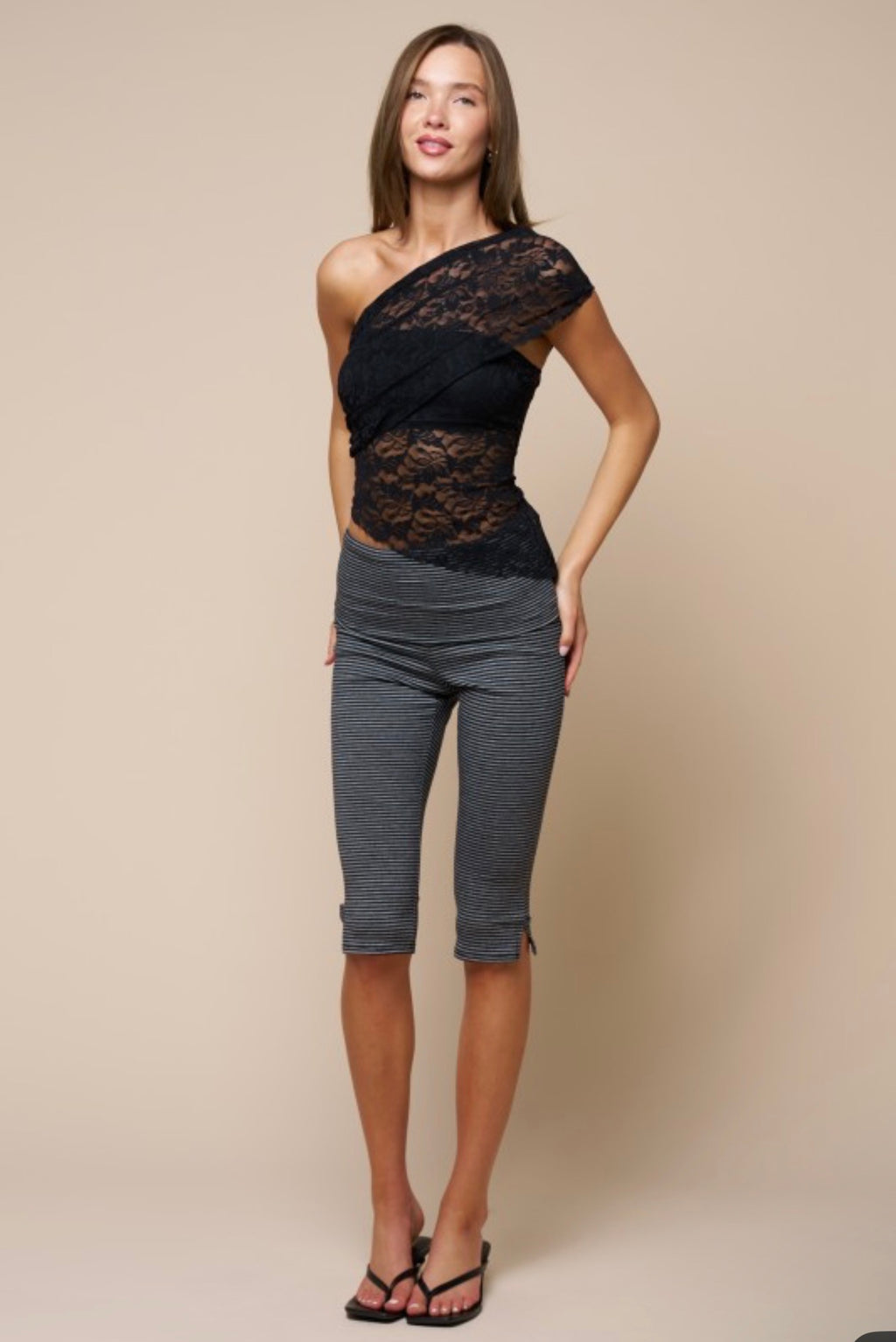 LACE ONE SHOULDER TOP