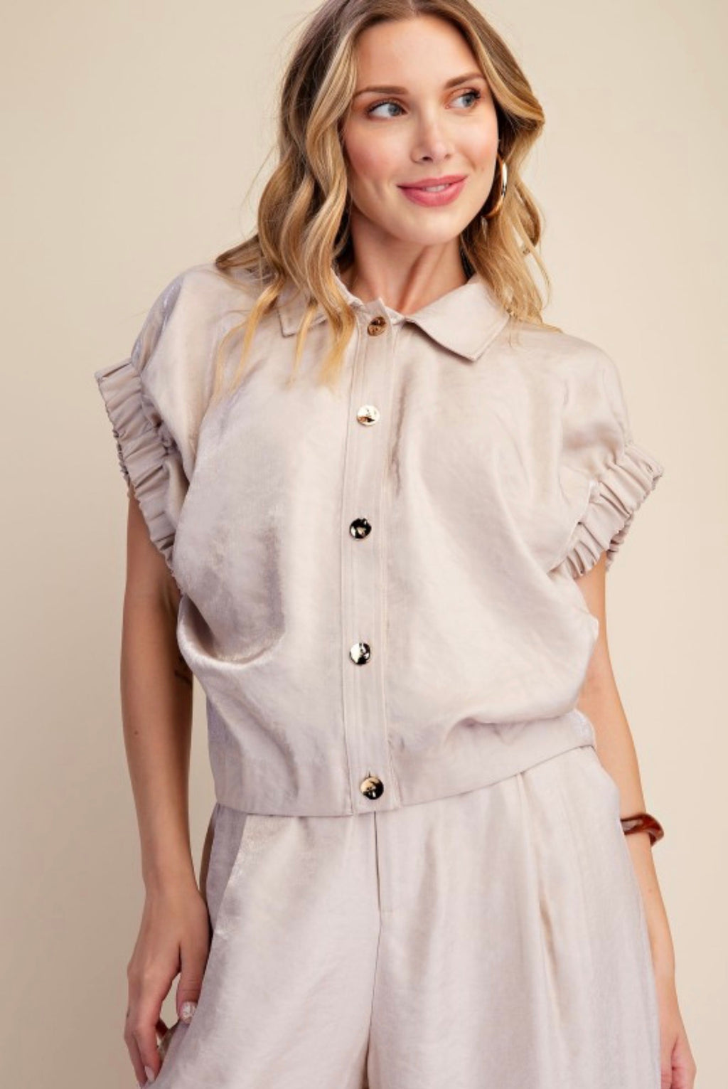RUFFLE SLEEVE BUTTON-UP BLOUSE