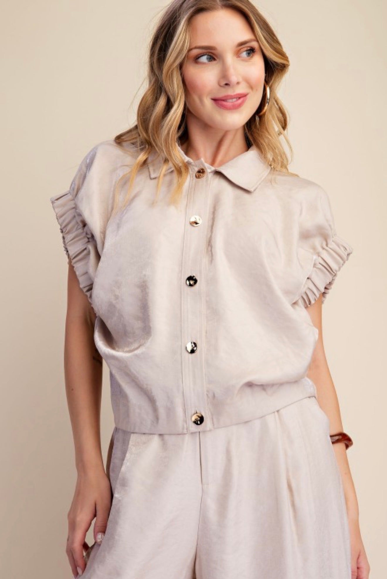 RUFFLE SLEEVE BUTTON-UP BLOUSE