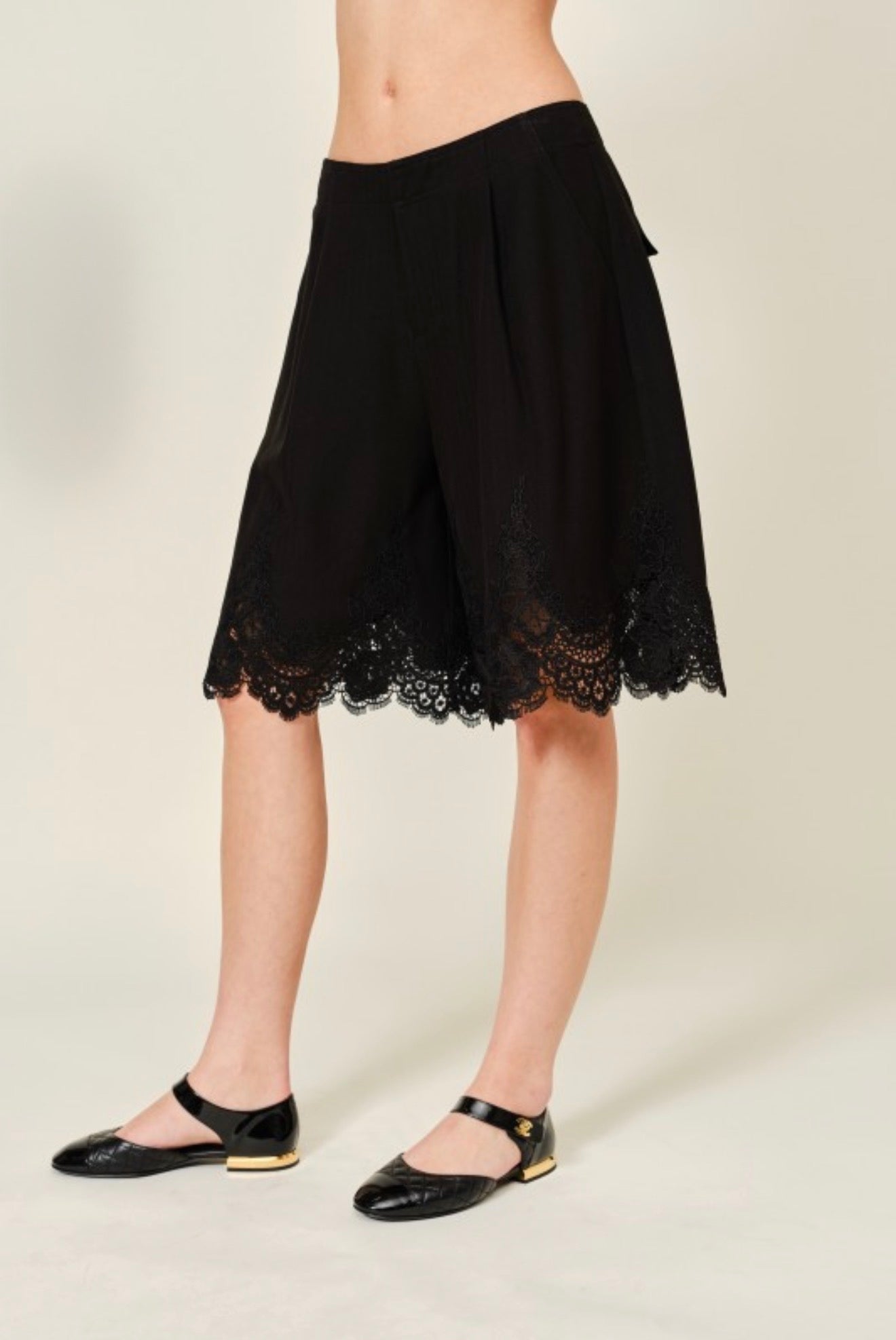 LACE BLOOM BERMUDAS