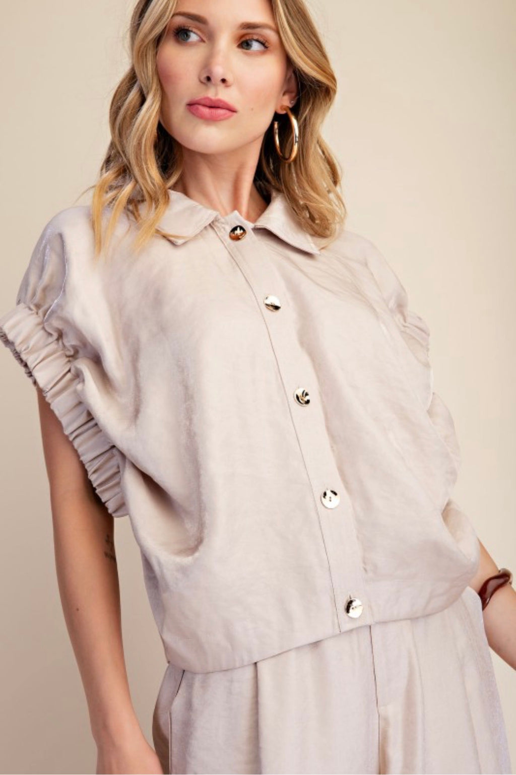 RUFFLE SLEEVE BUTTON-UP BLOUSE