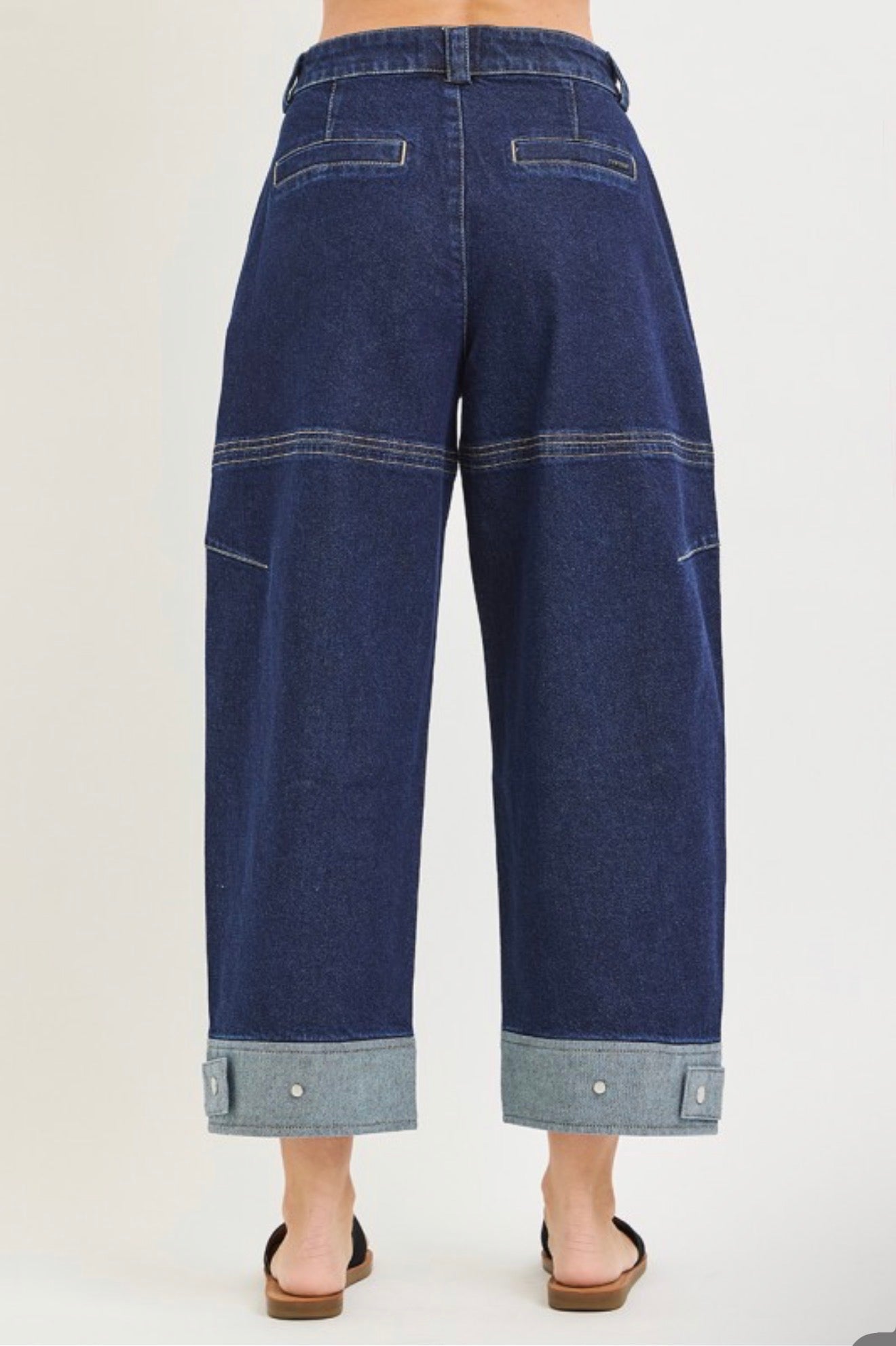 PLEATED BARREL CUFF JEANS