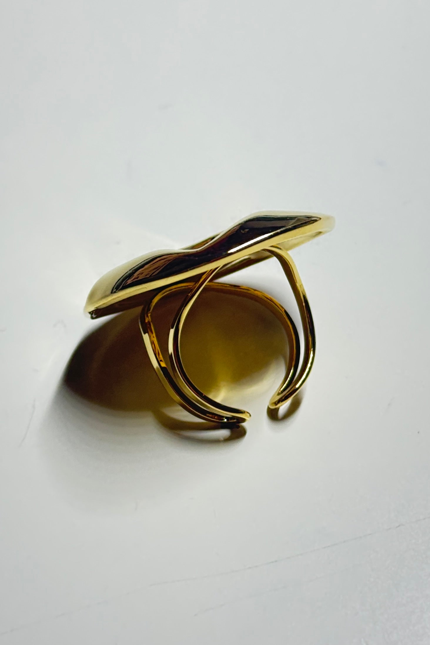 CIRCLE ABSTRACT GOLD RING