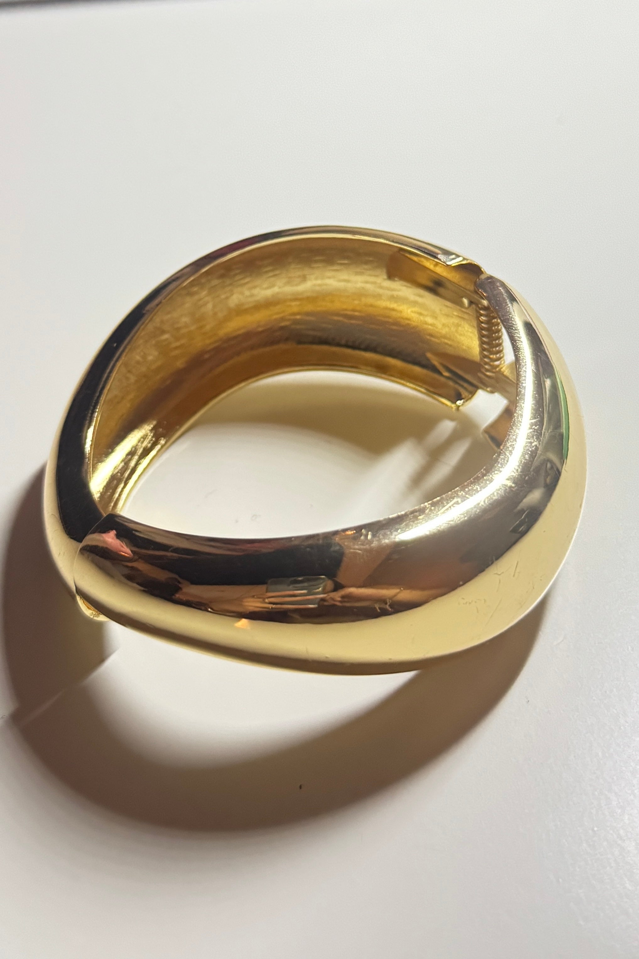 GOLD STATEMENT BRACELET