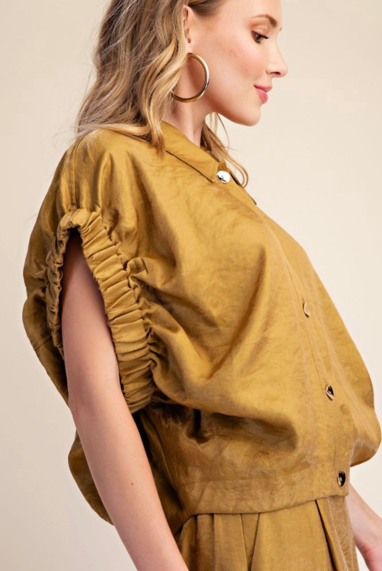 RUFFLE SLEEVE BUTTON-UP BLOUSE
