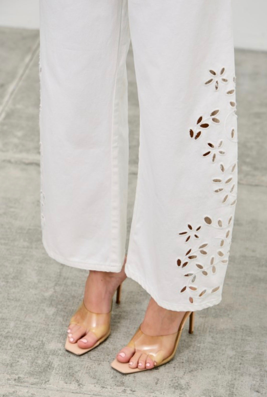 BARREL EYELET JEANS