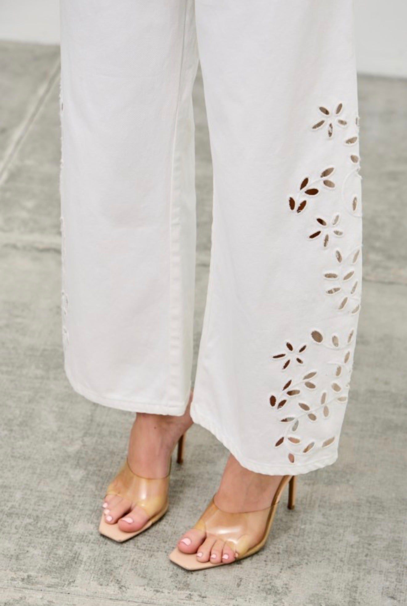 BARREL EYELET JEANS