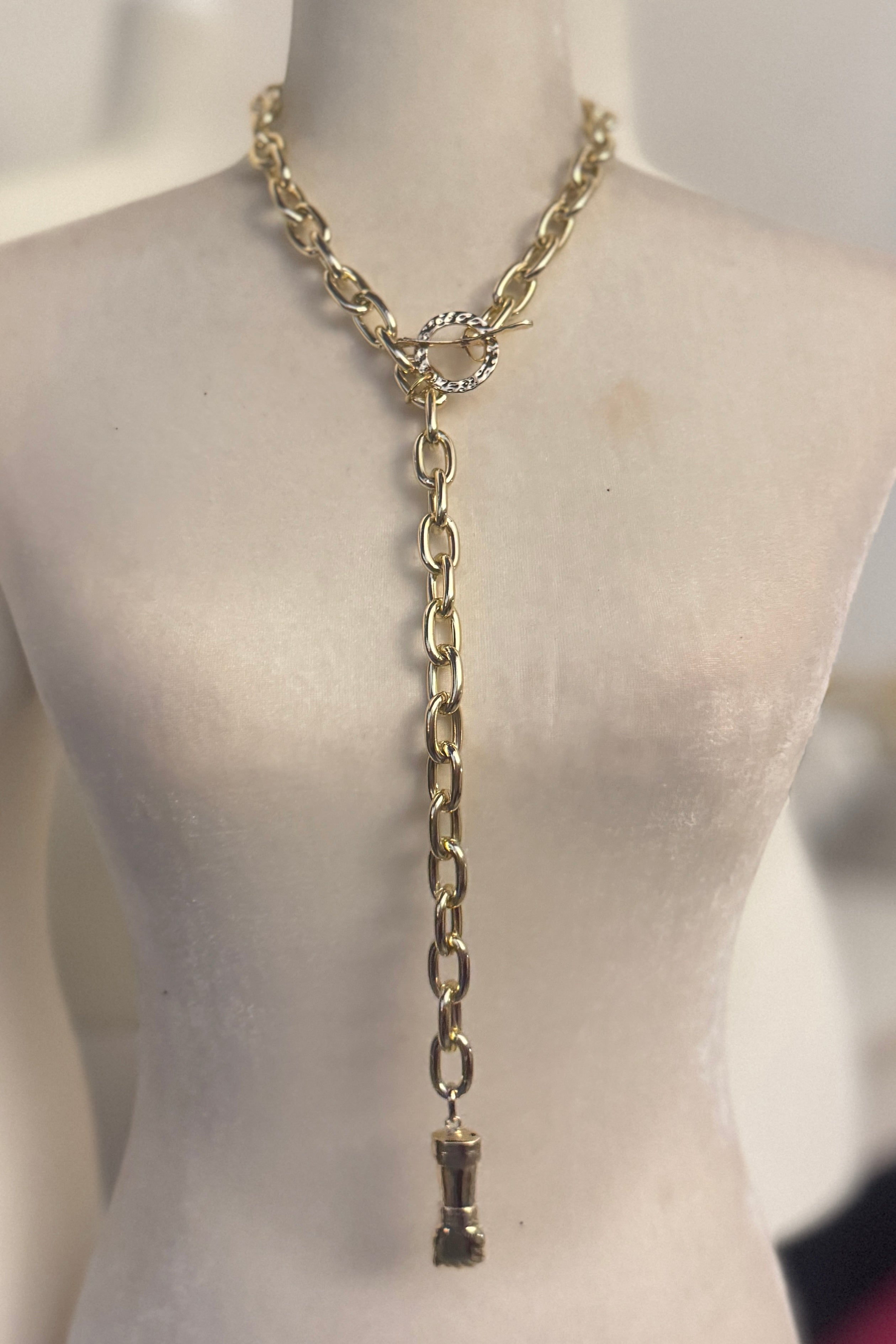 HAND UP LONG NECKLACE