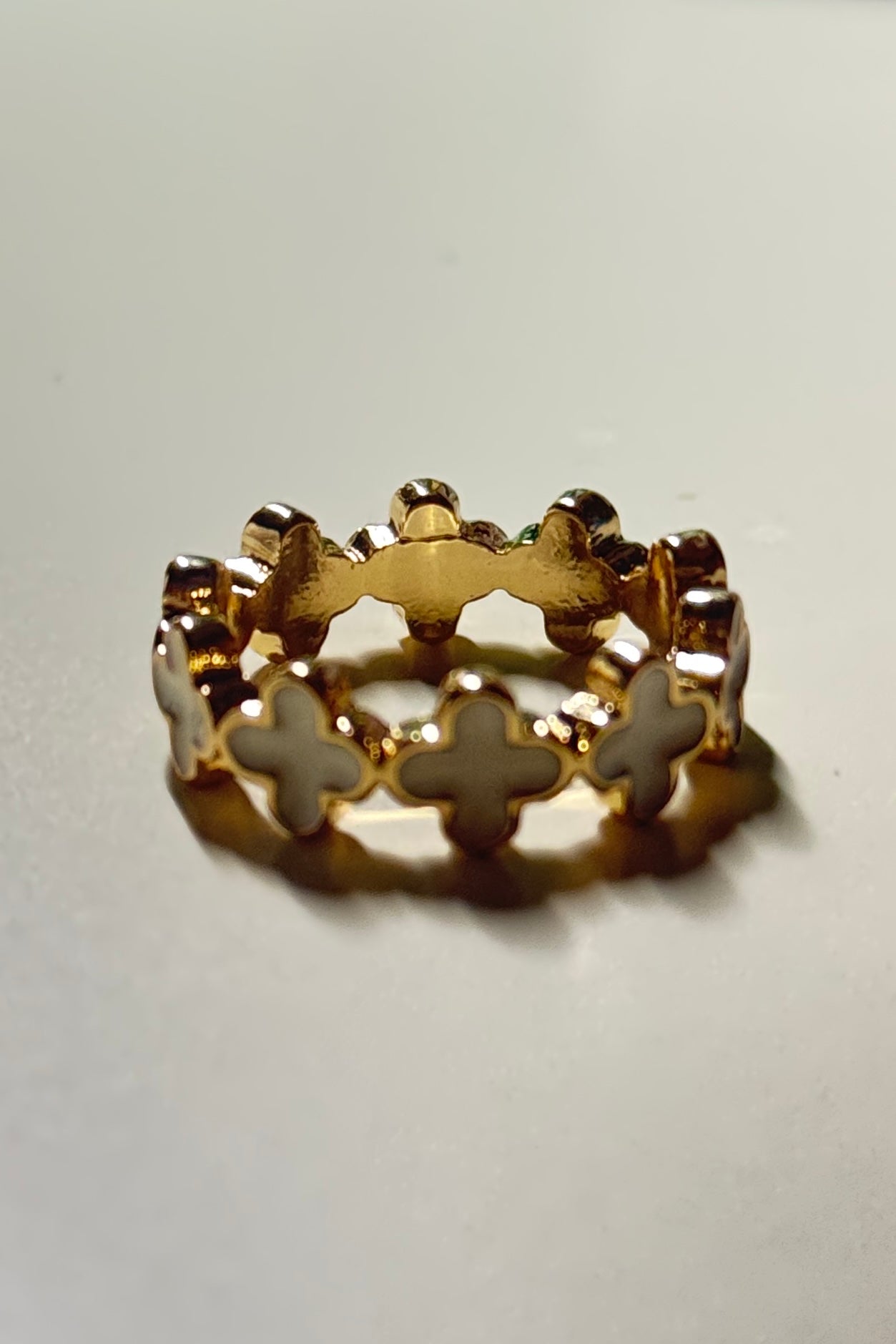 WHITE FLOWER RING