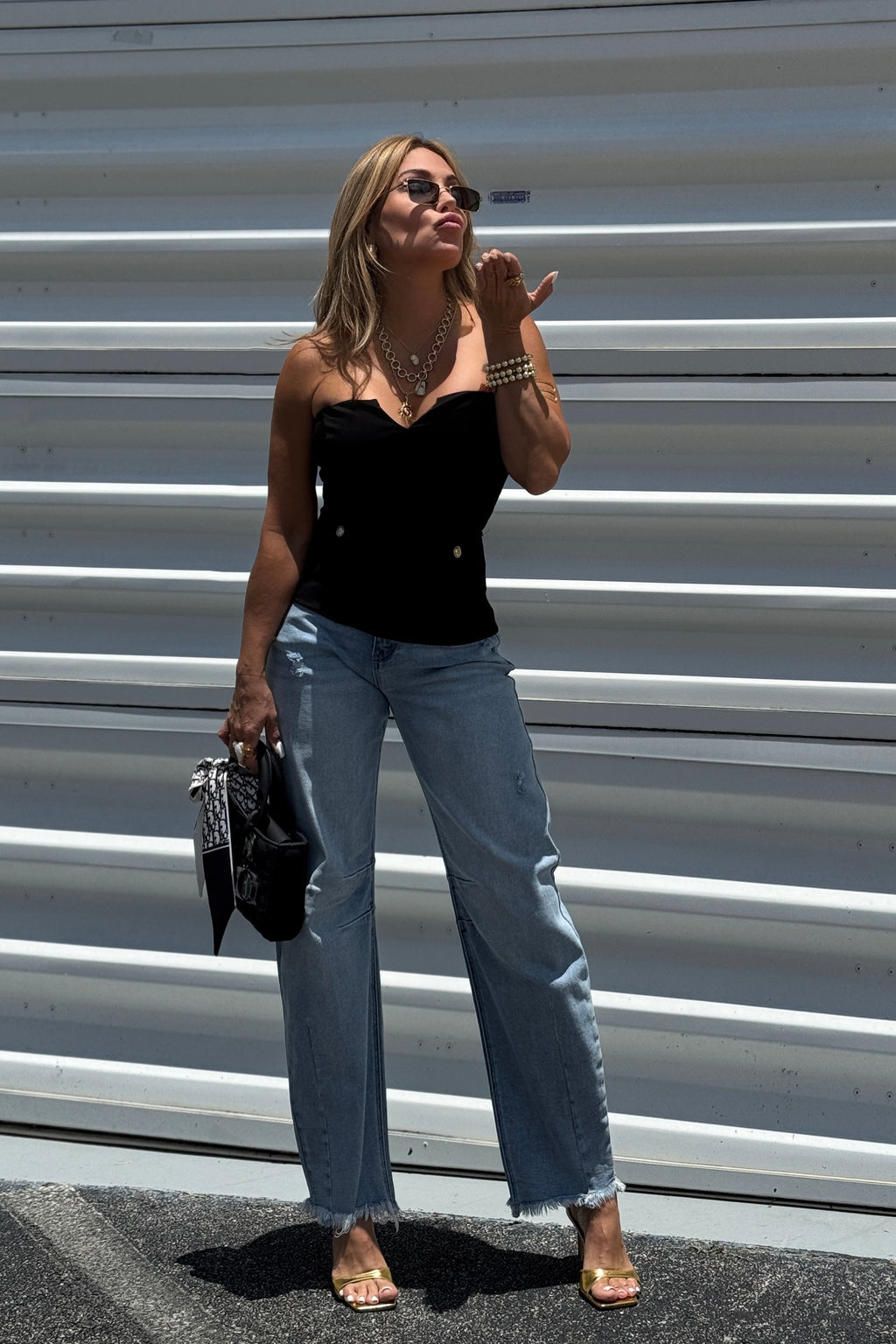 VERÓNICA FIT CROP BARREL JEAN