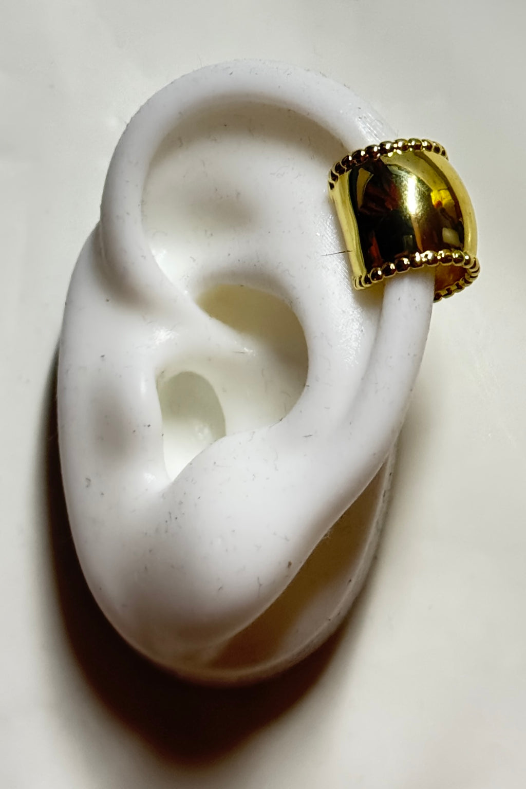 REGINA EARCUFF
