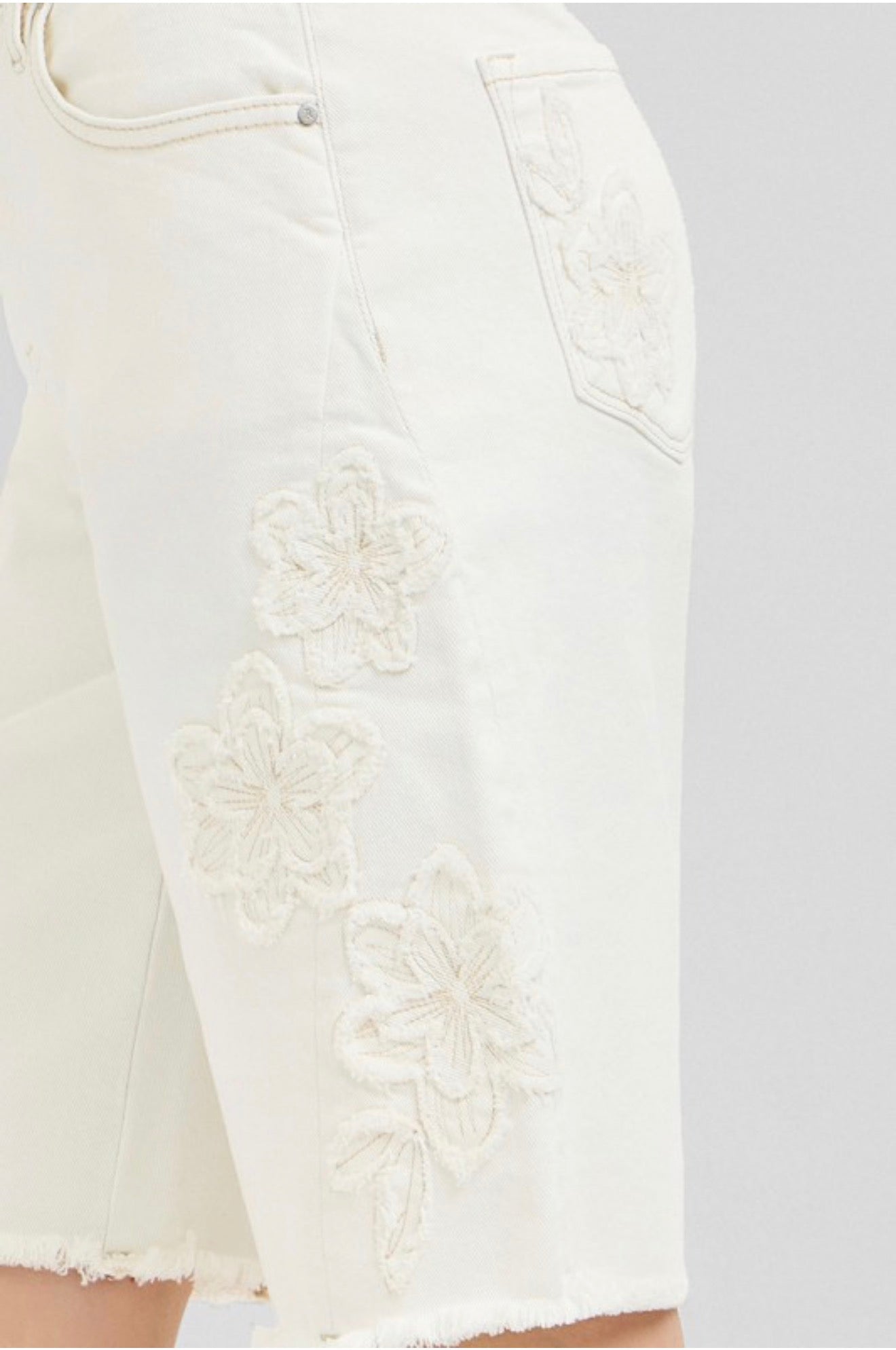 RISEN FLORAL EMBROIDERED DENIM BERMUDA