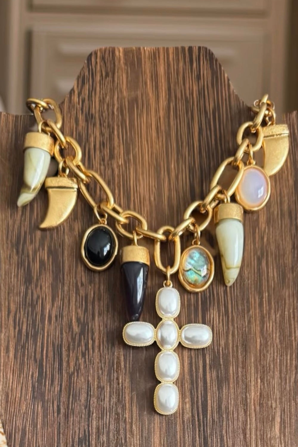 CAZZU NECKLACE