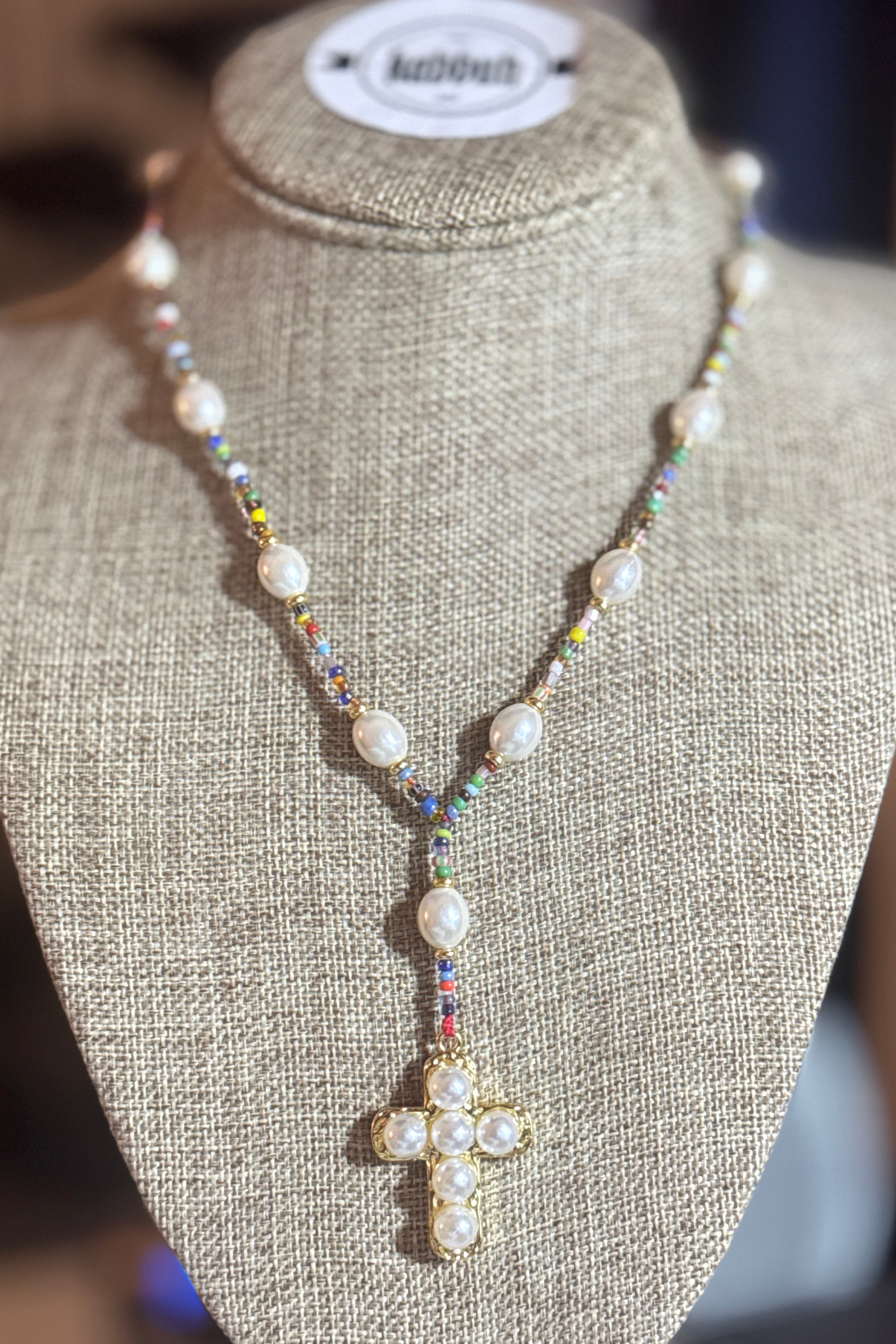 COLORS PEARLS CRUZ NECKLACE