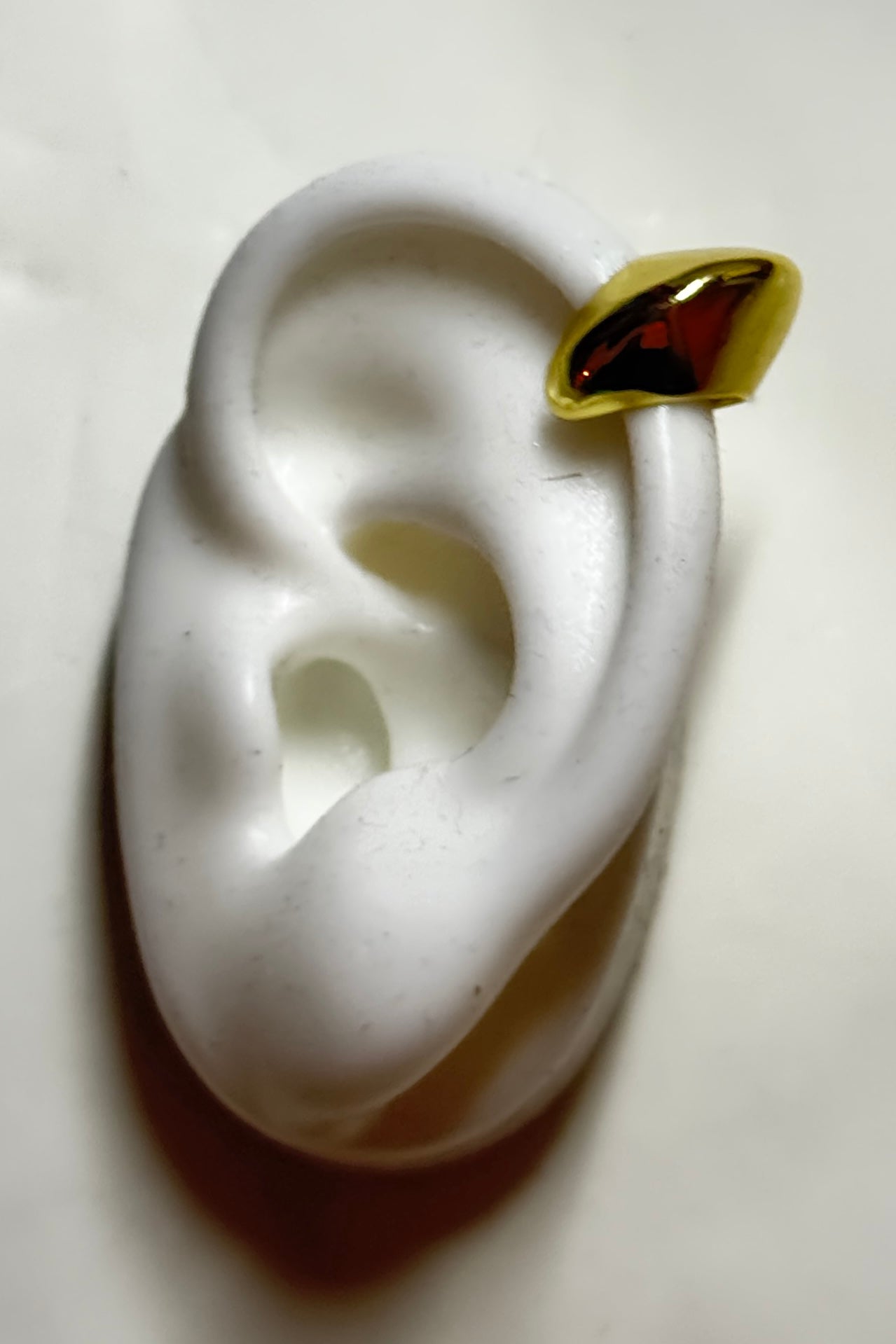 AMELIA EARCUFF
