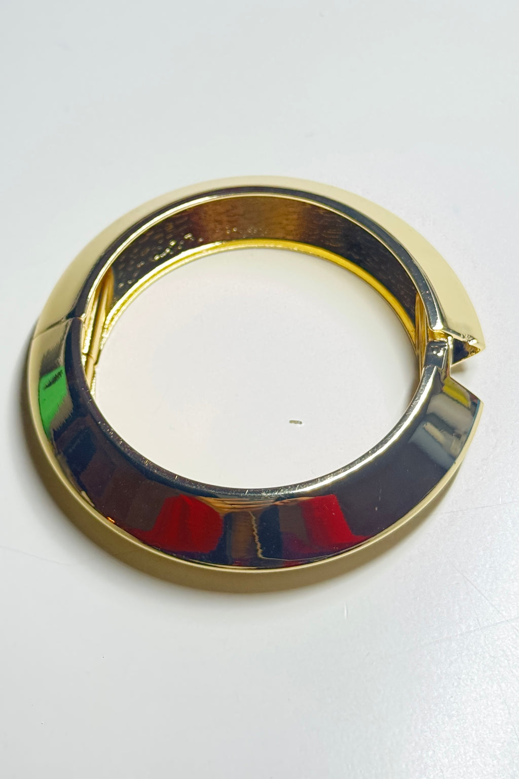 PLAIN GOLD STATEMENT BRACELET