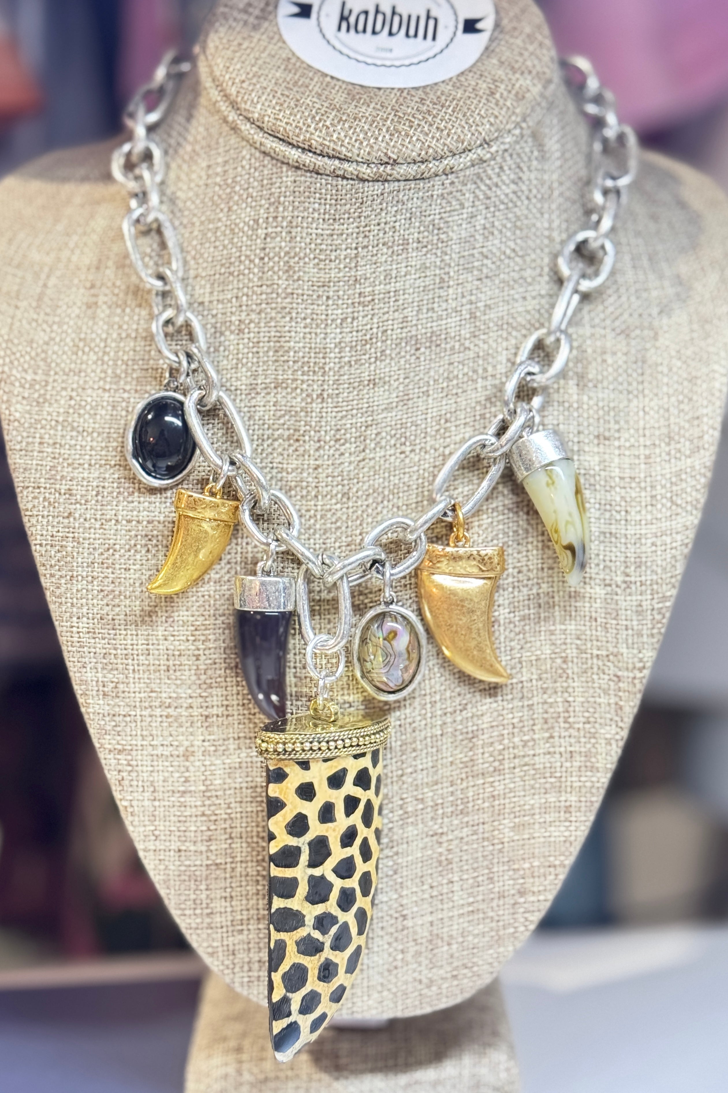 GIRAFFE NECKLACE
