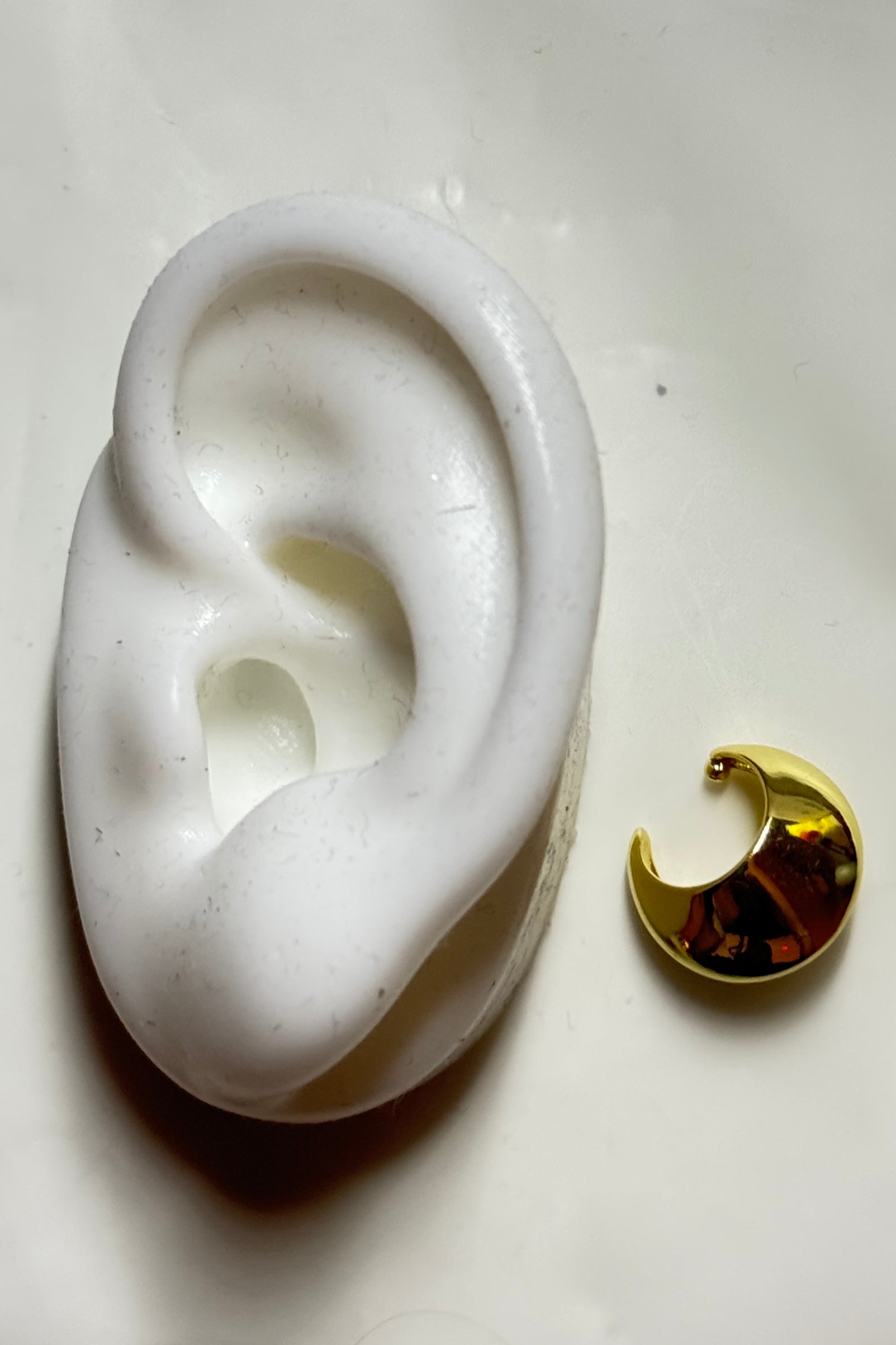 AMELIA EARCUFF